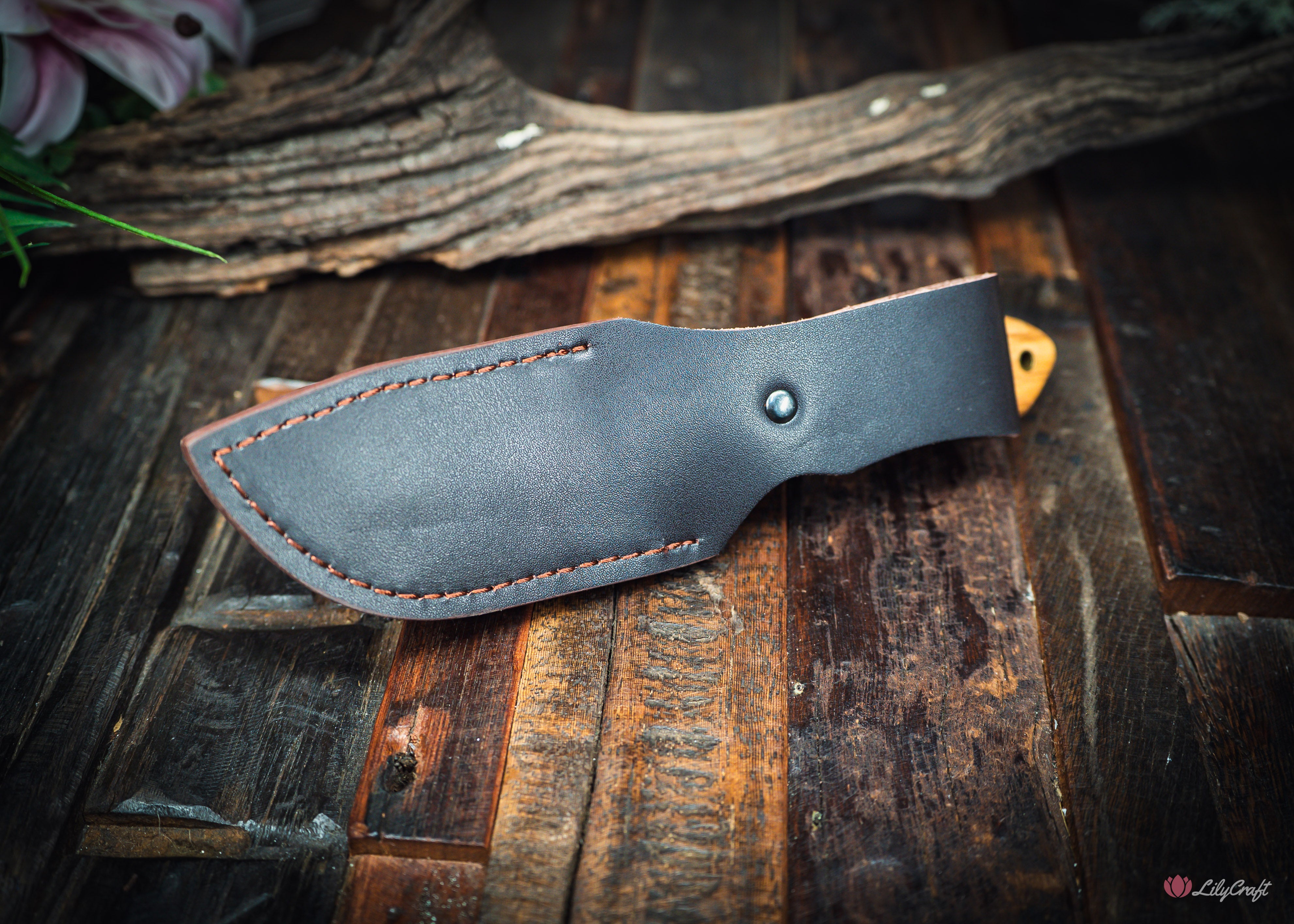 hunting knife with leatehr sheath personalised