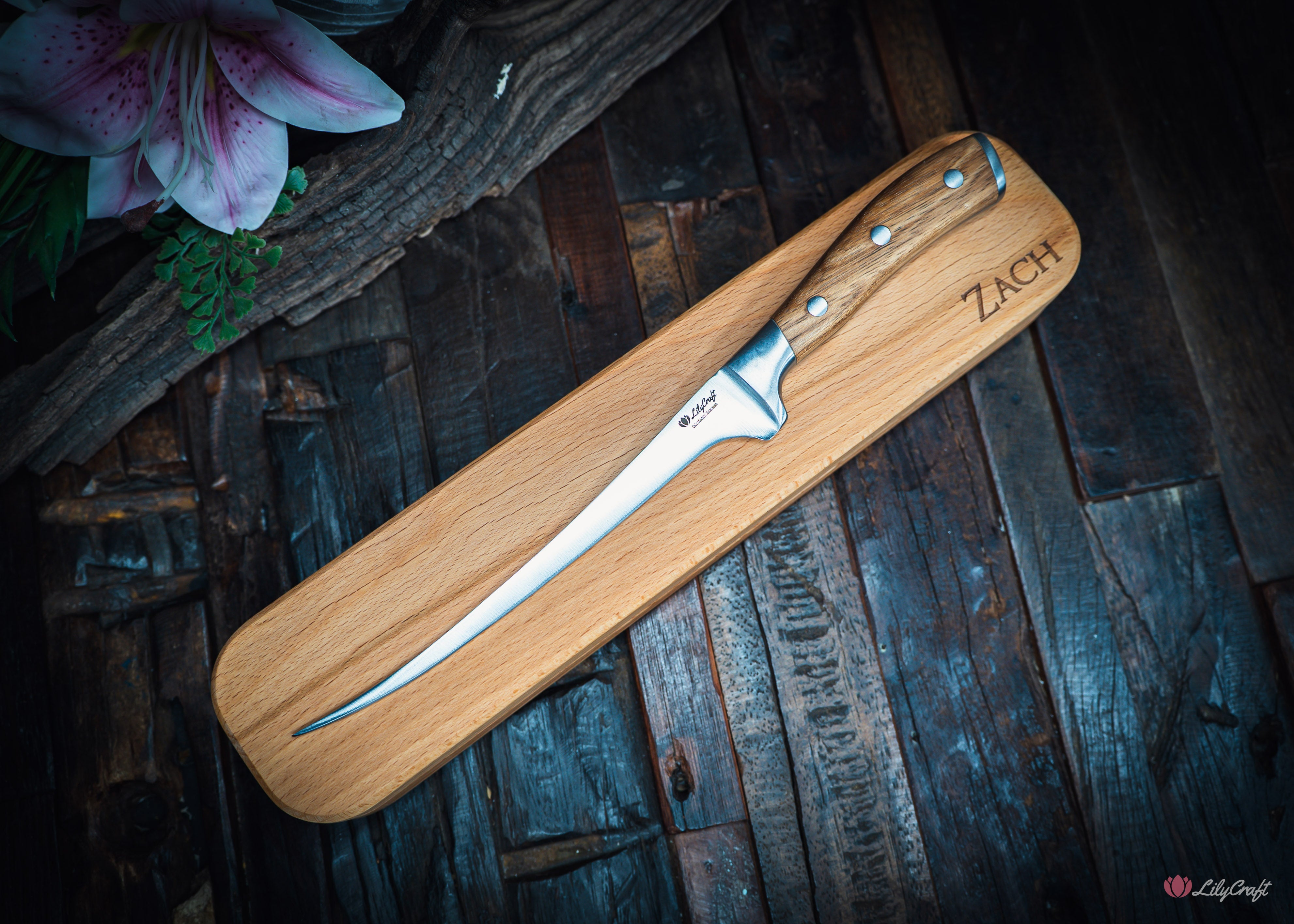 Filleting knife package with wooden gift box and traditional brown leather sheath