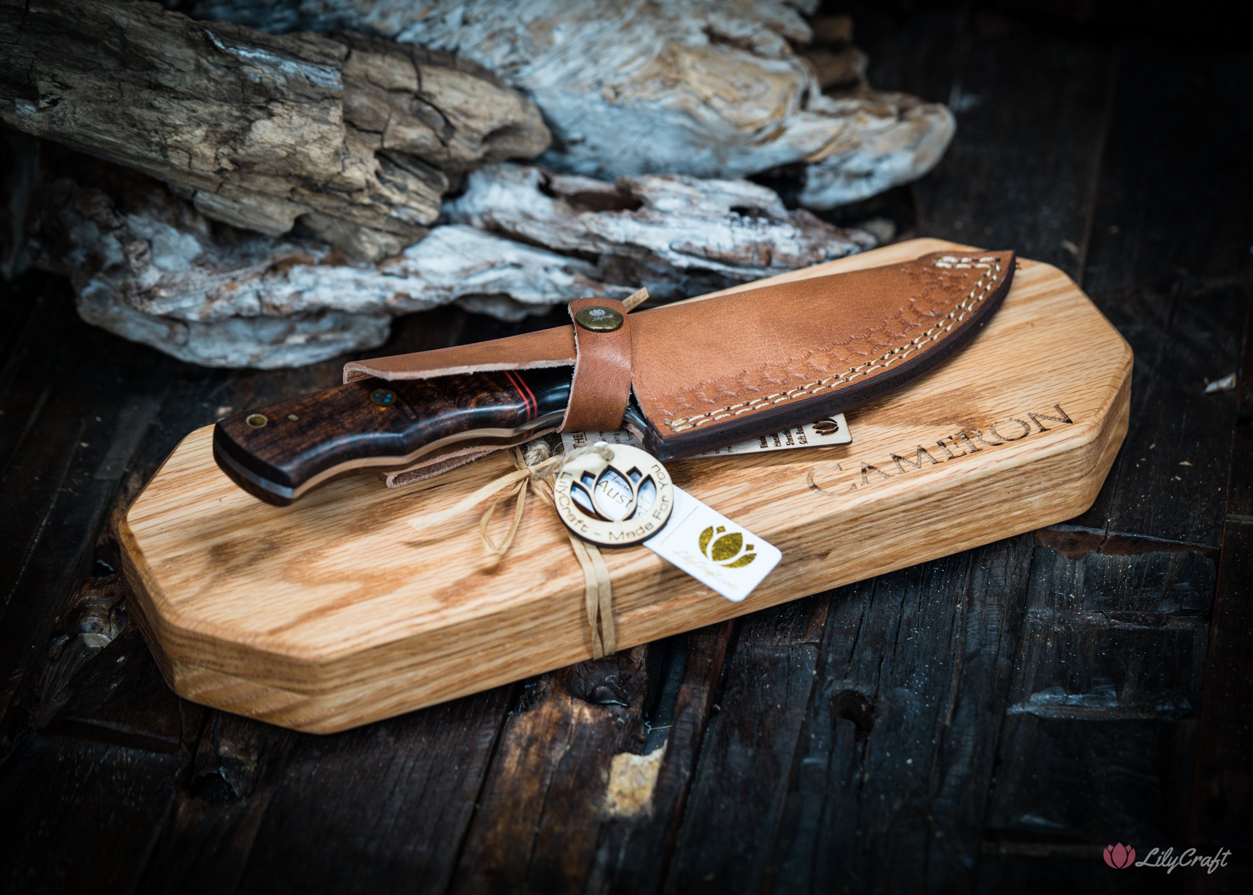 Personalized Masterpiece: Damascus Steel Hunting Knife