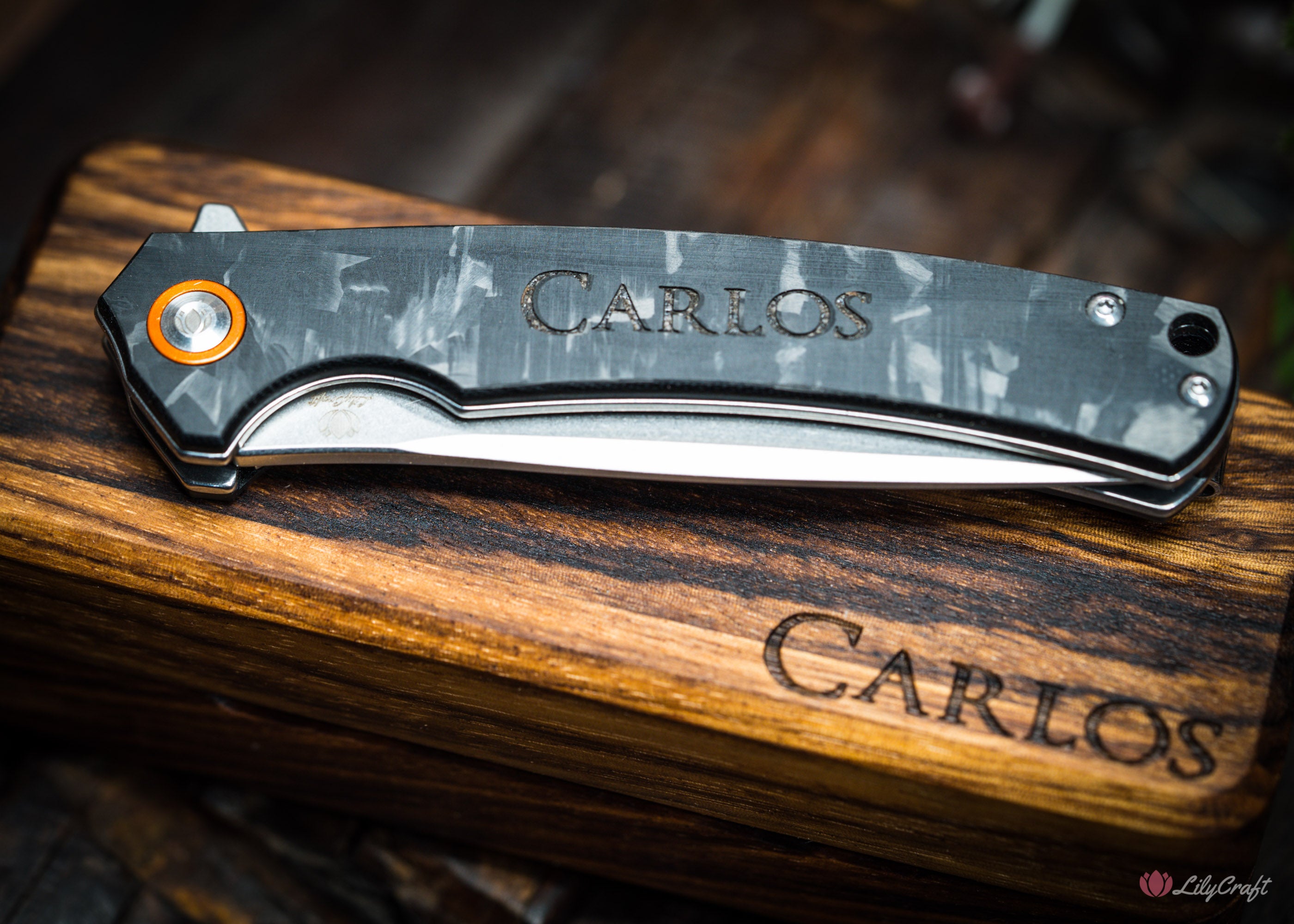 Flipper action knife with smooth ball bearings