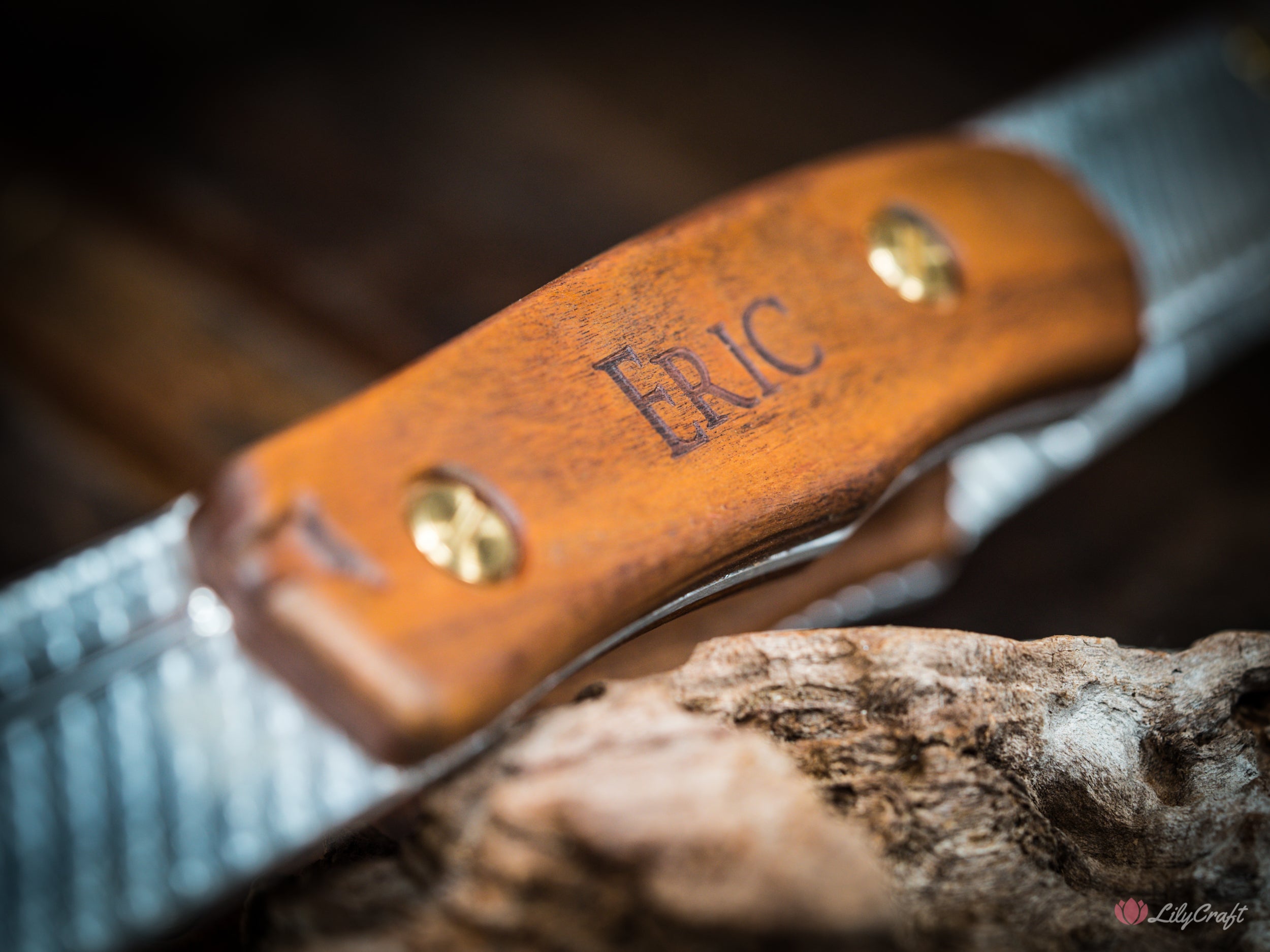 Engraved BBQ tool set with custom tongs and a gift case for Father's Day.