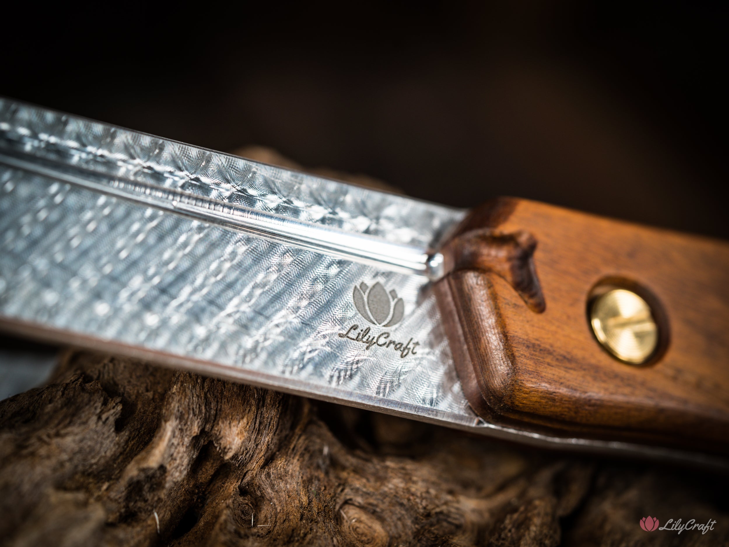 A BBQ tool gift set with custom engraved tongs and a stylish gift case for Dad.