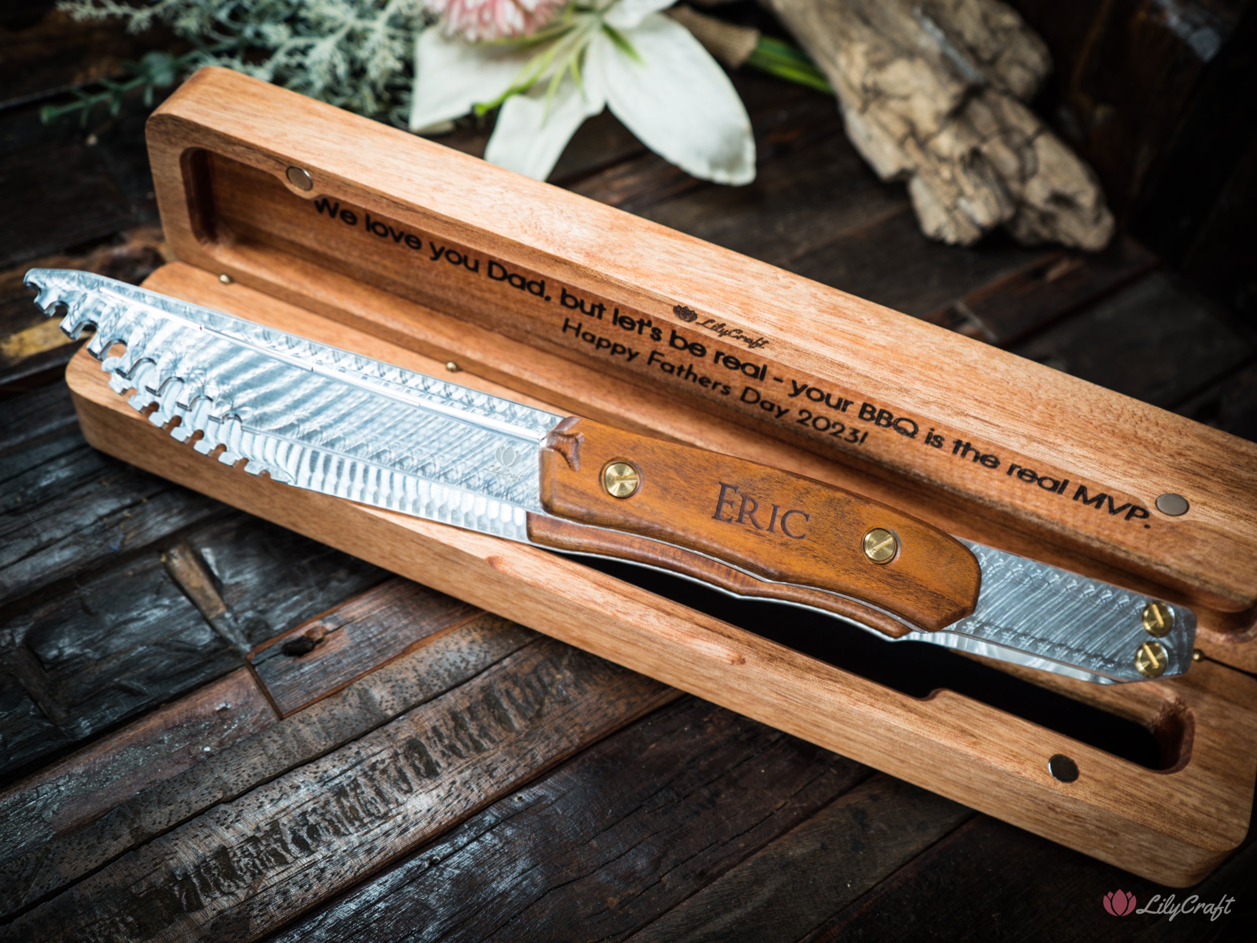 Engraved BBQ tool set with custom tongs and a gift case - the perfect gift for Dad.