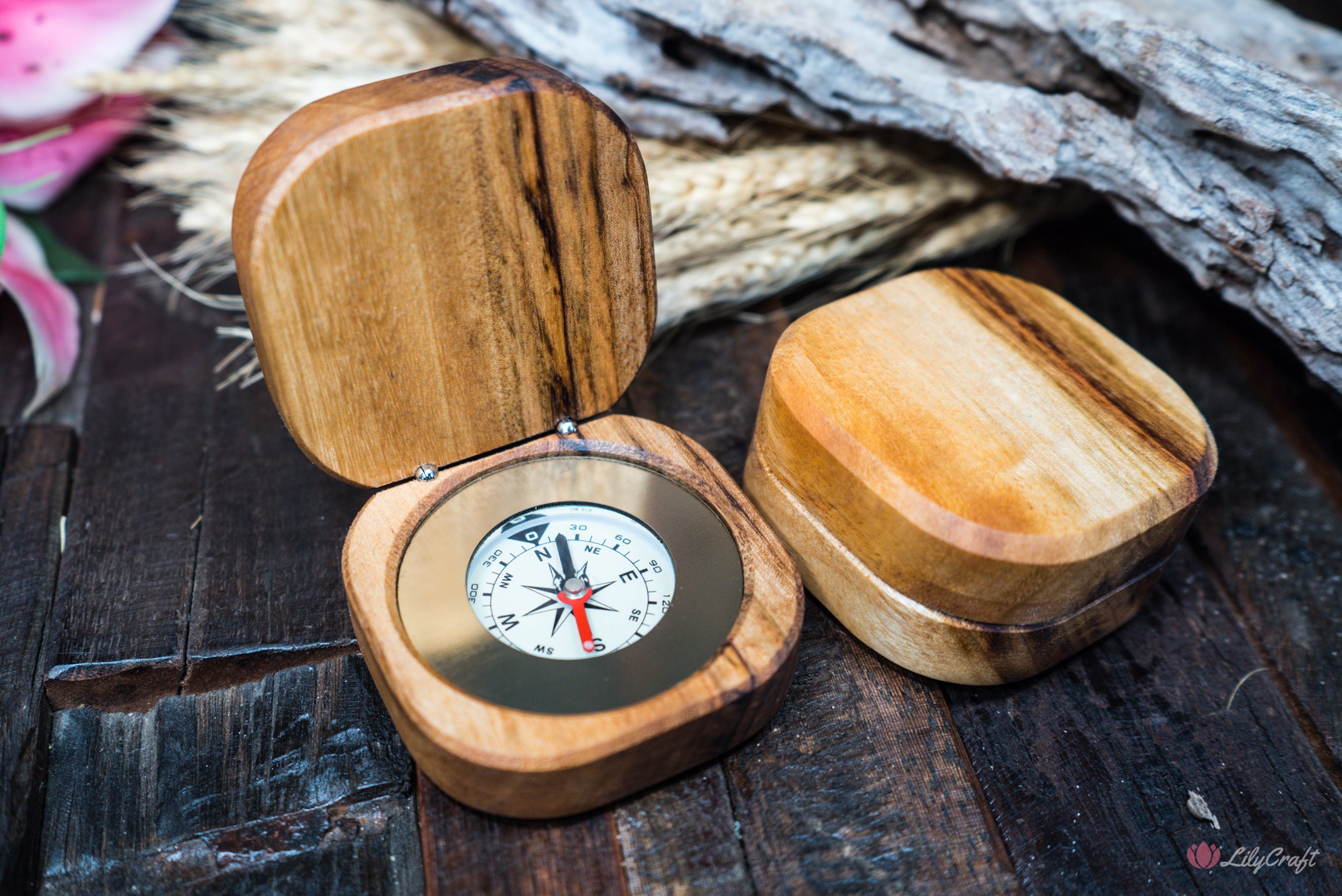 Wooden compass with personalised message for travelers made from camphorwood