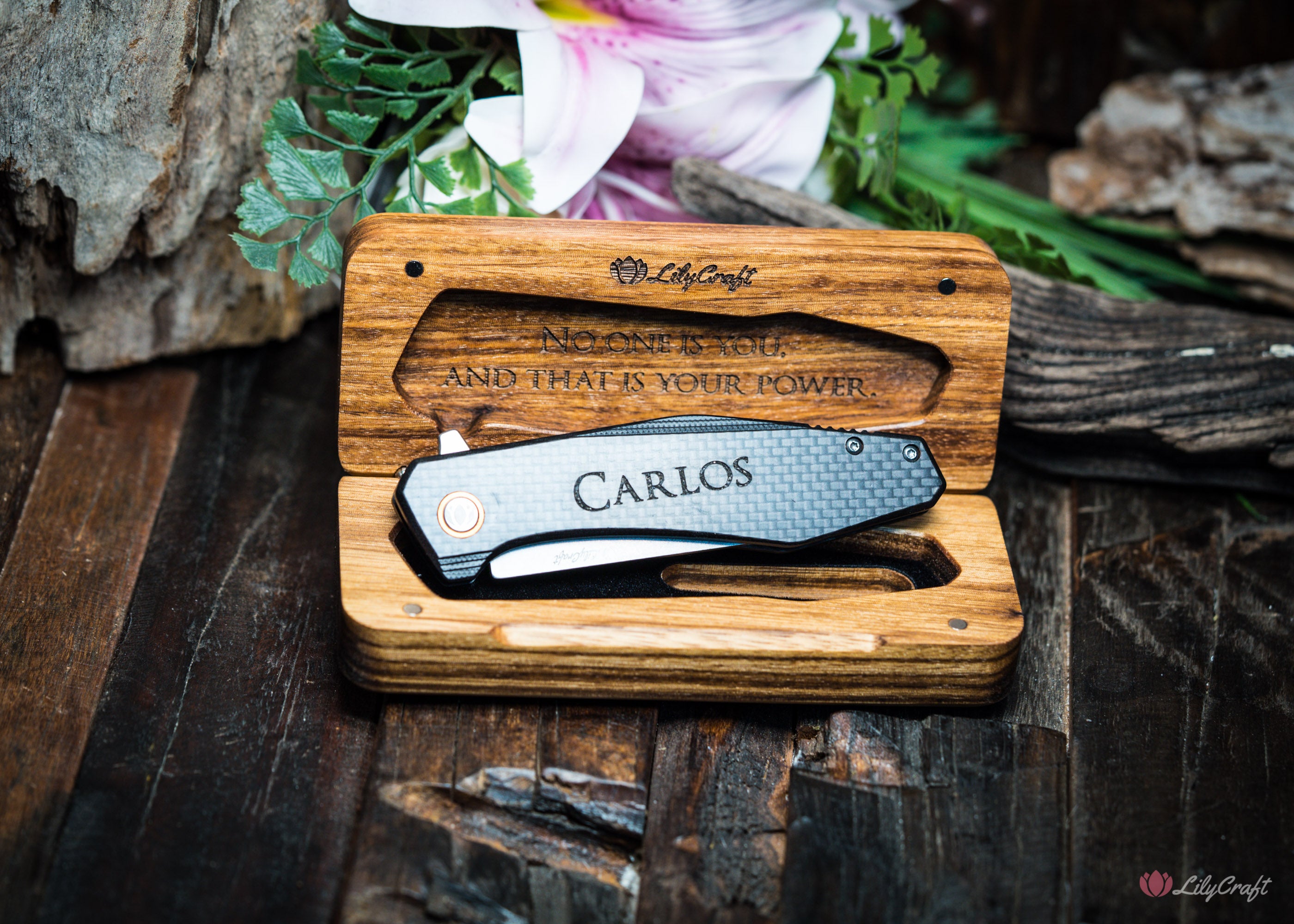 D2 steel folding knife – premium EDC gift knife