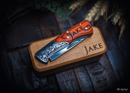 Personalised gentlemans folding knife with name engraved in wooden handle