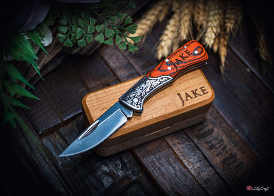 Gentlemans pocket knife with engraved wooden handle