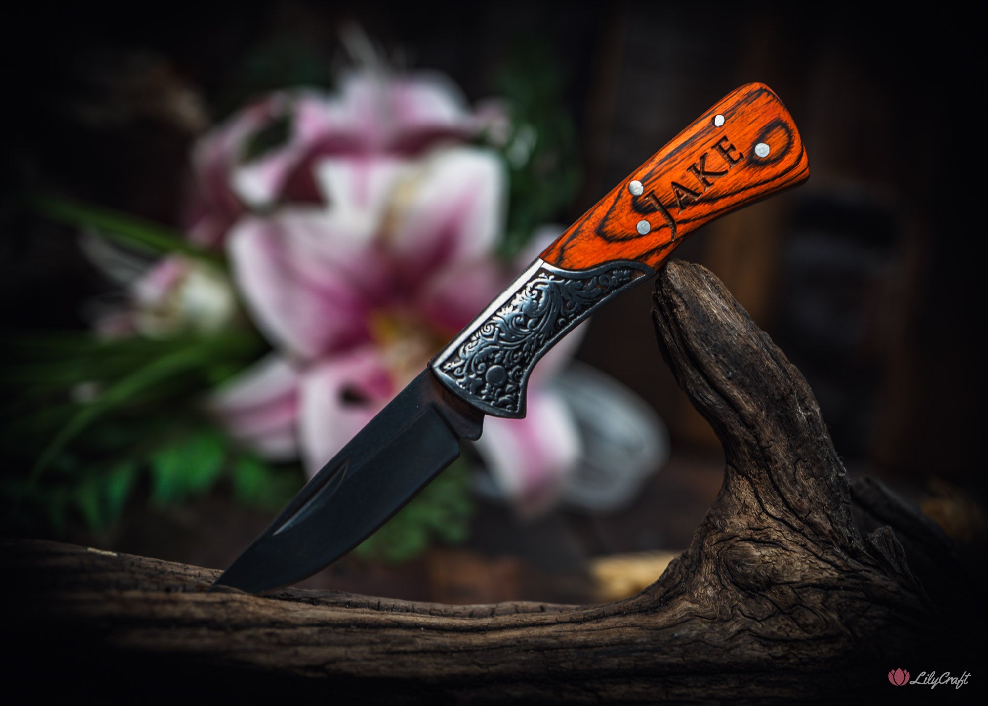 Engraved gentlemans knife with stainless steel blade