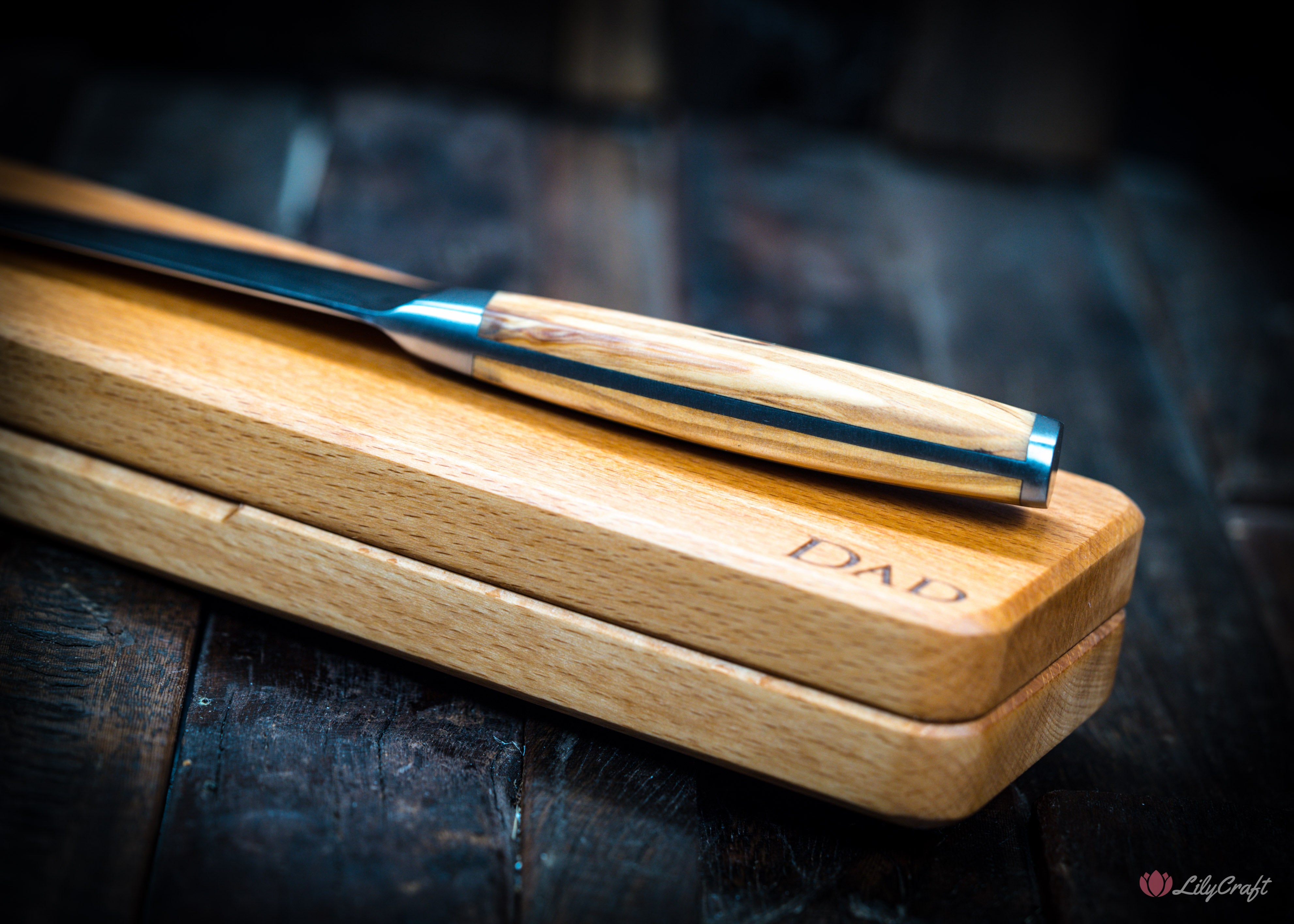 Damascus carving knife for dad’s kitchen or BBQ