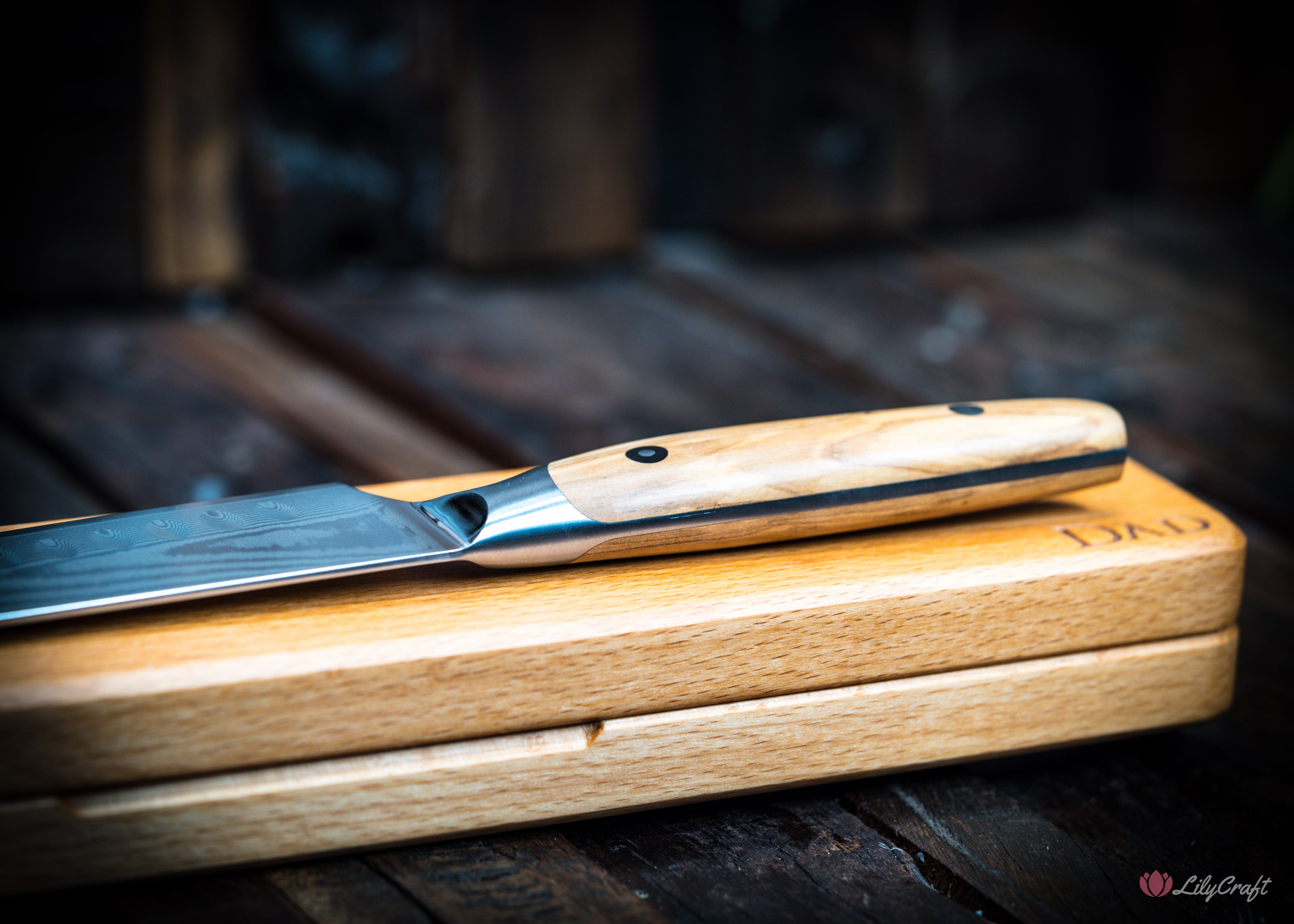 Damascus utility chef knife for slicing and dicing