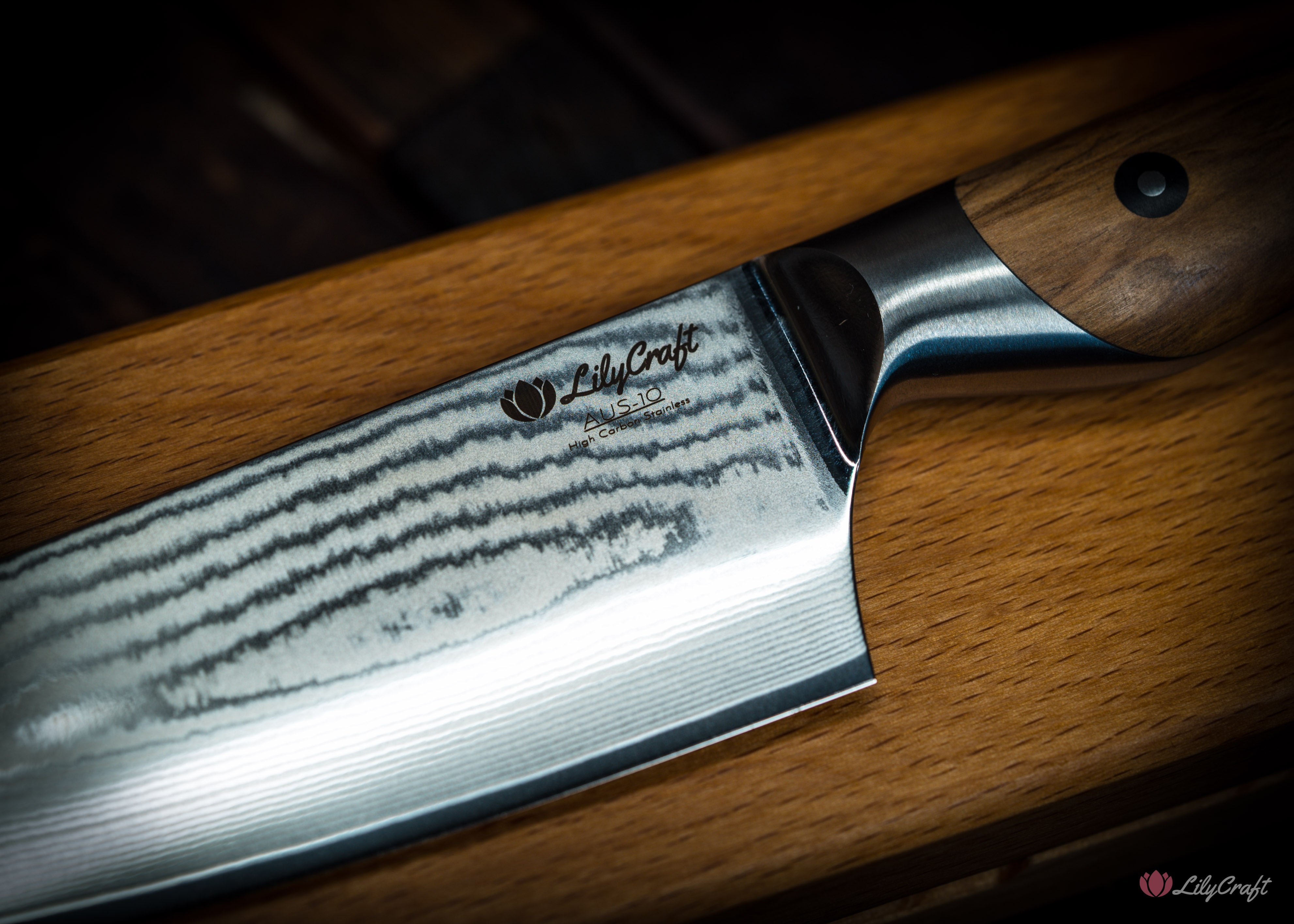 High-end chef’s knife gift set with wooden presentation box