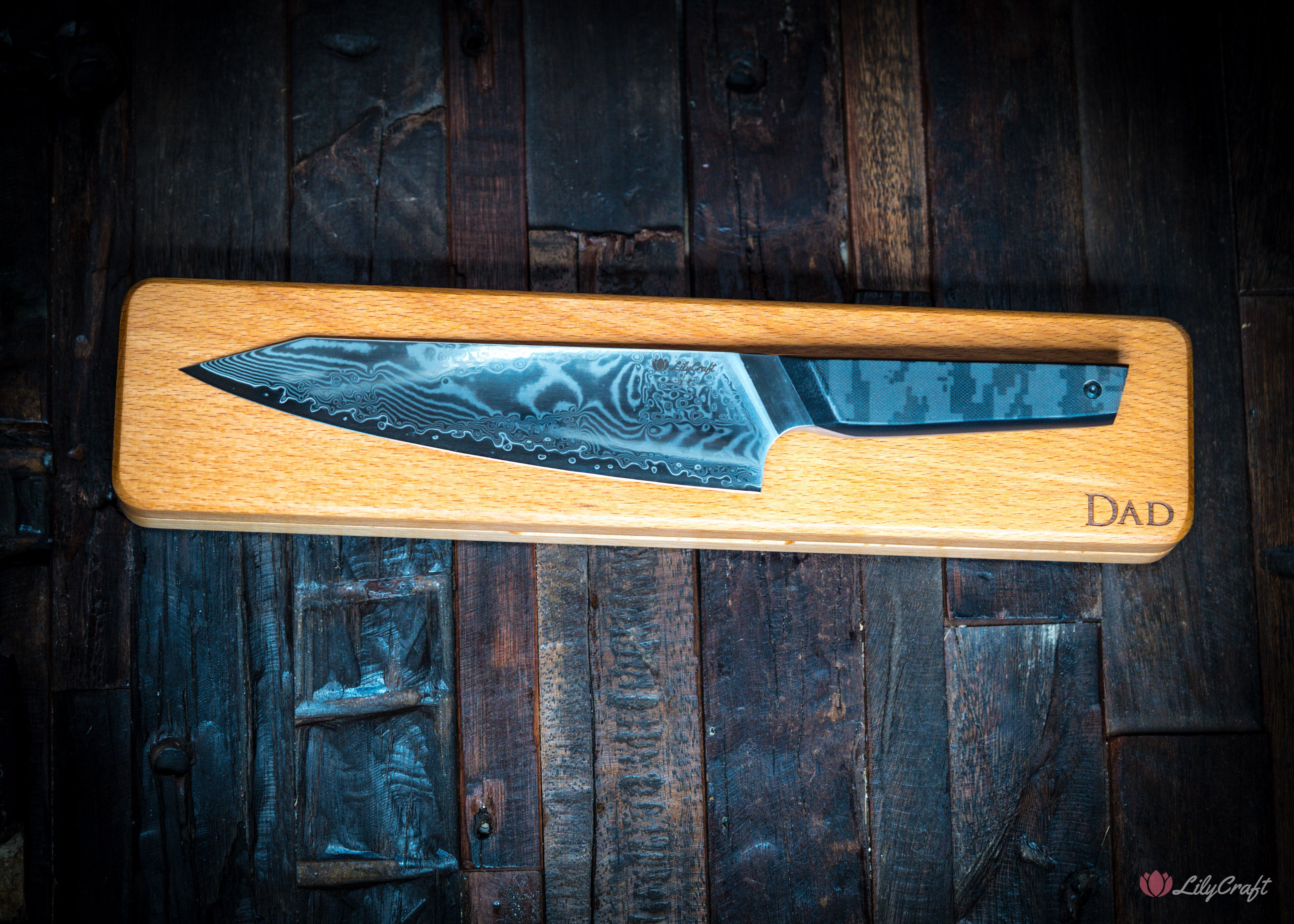 Professional-style kitchen knife for slicing and chopping