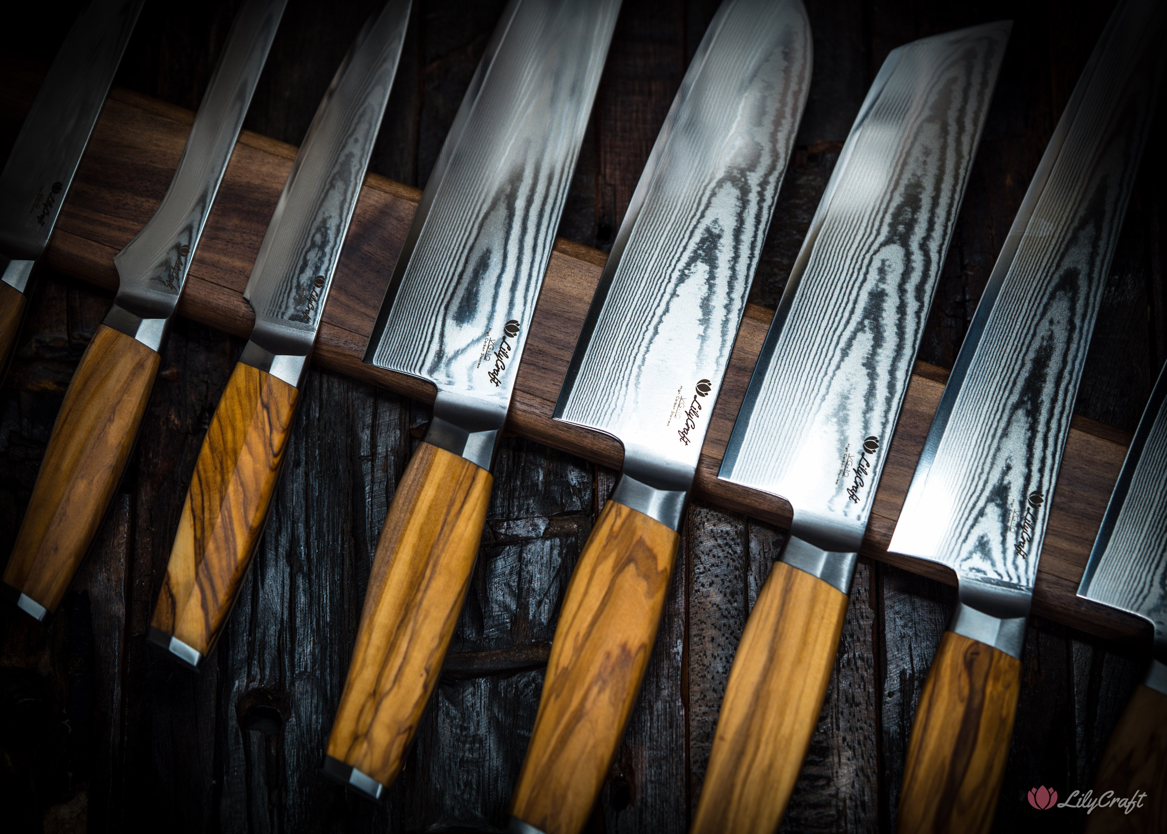 Wooden wall knife holder with strong magnets