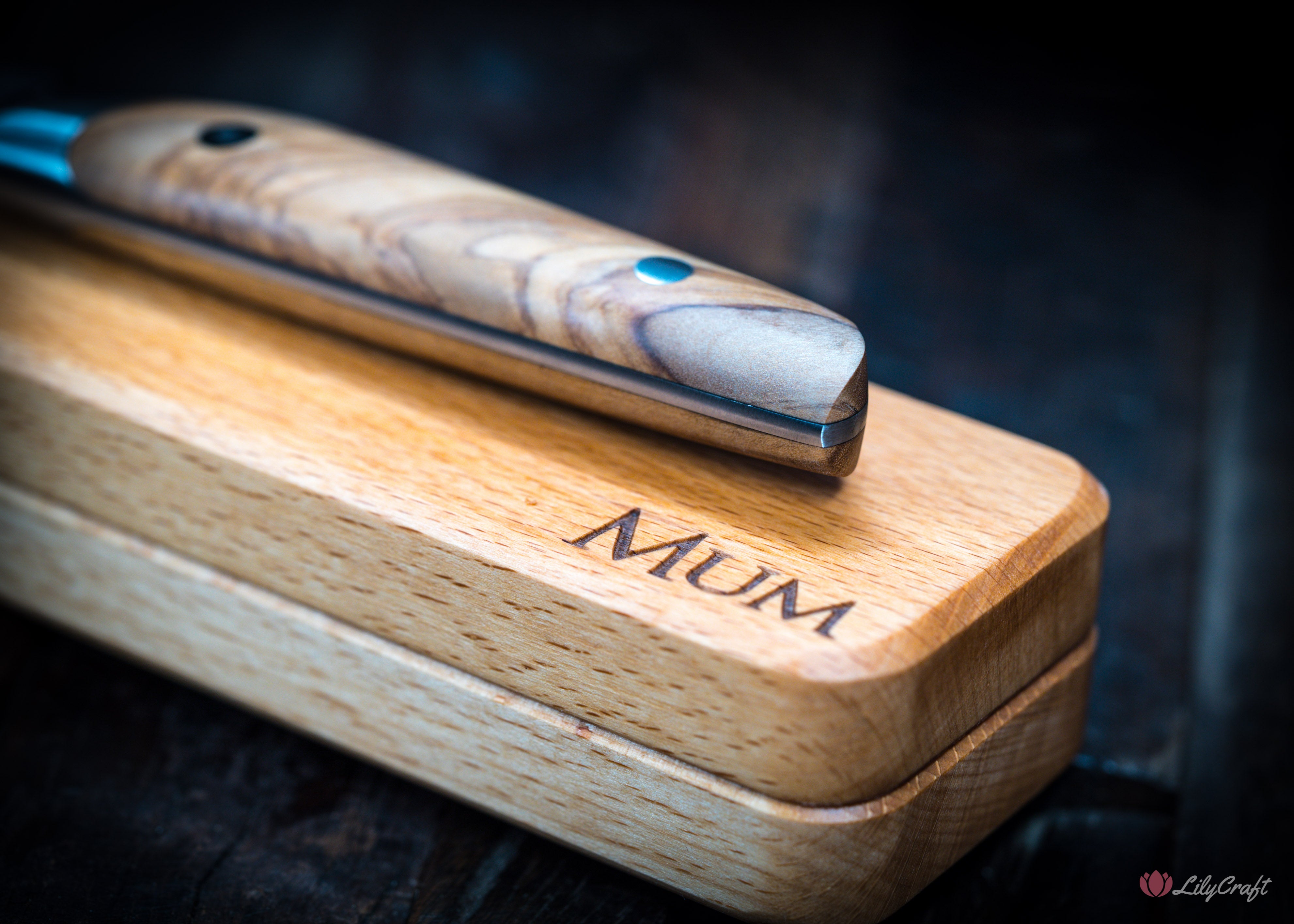 Olive wood Damascus knife for crusty bread slicing