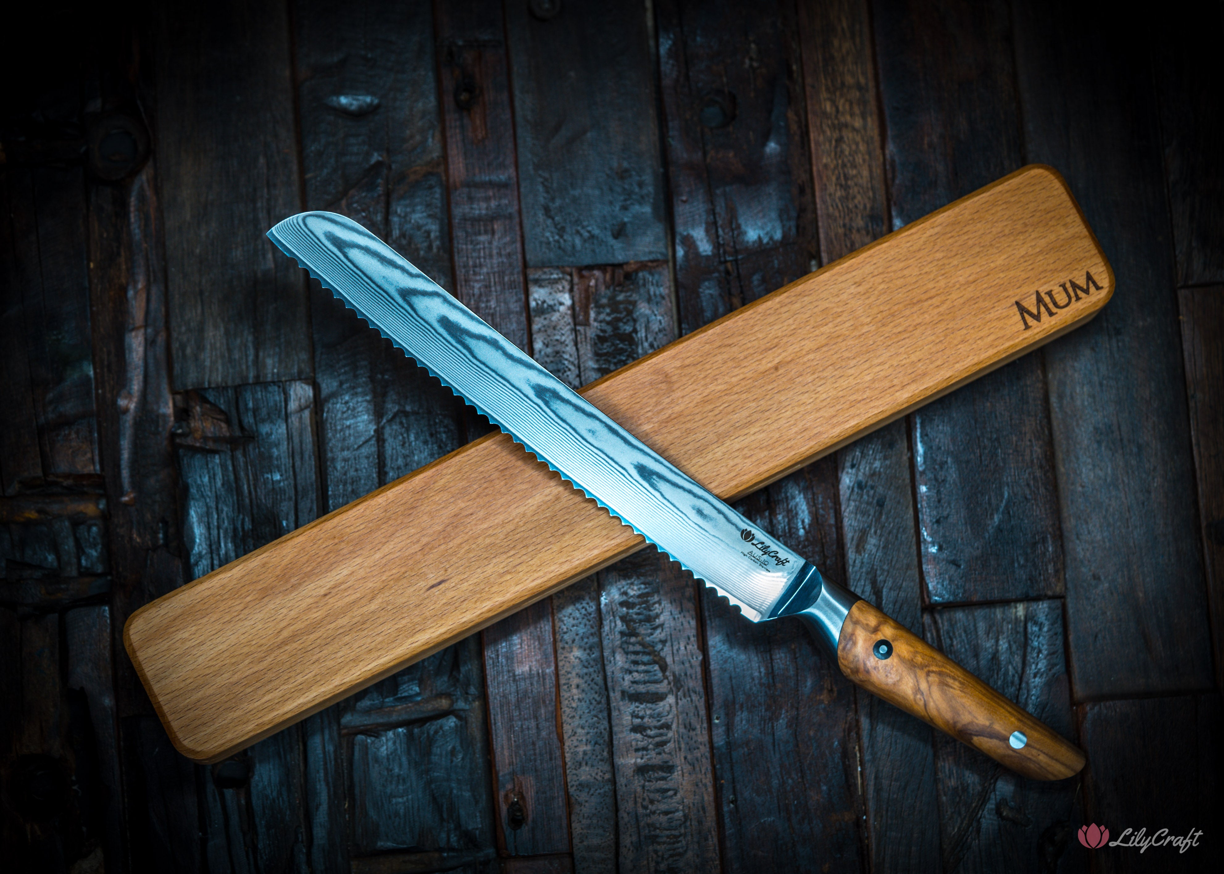 Chef-quality serrated bread knife with Japanese steel
