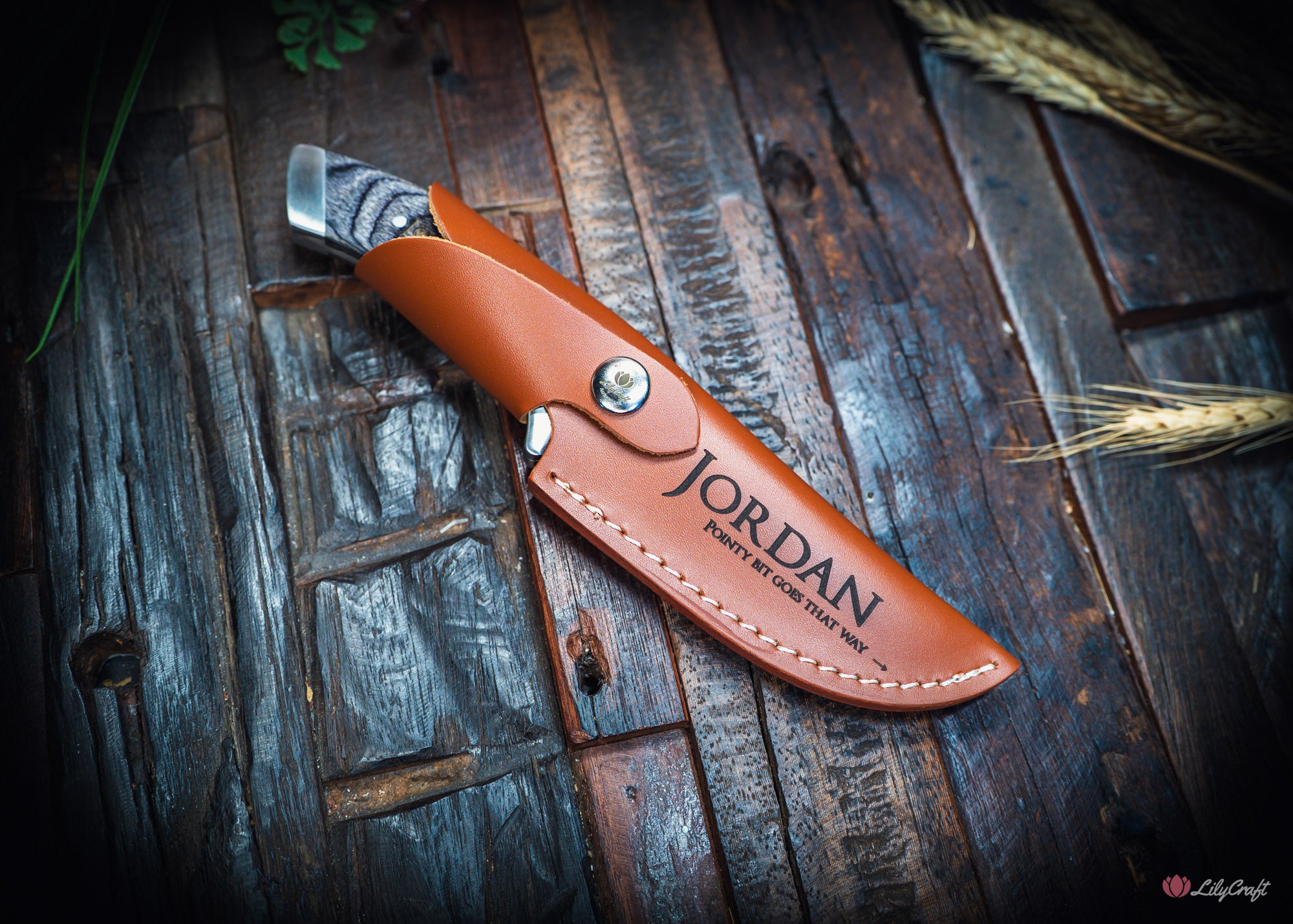 engraved full tang hunting knife with leather sheath