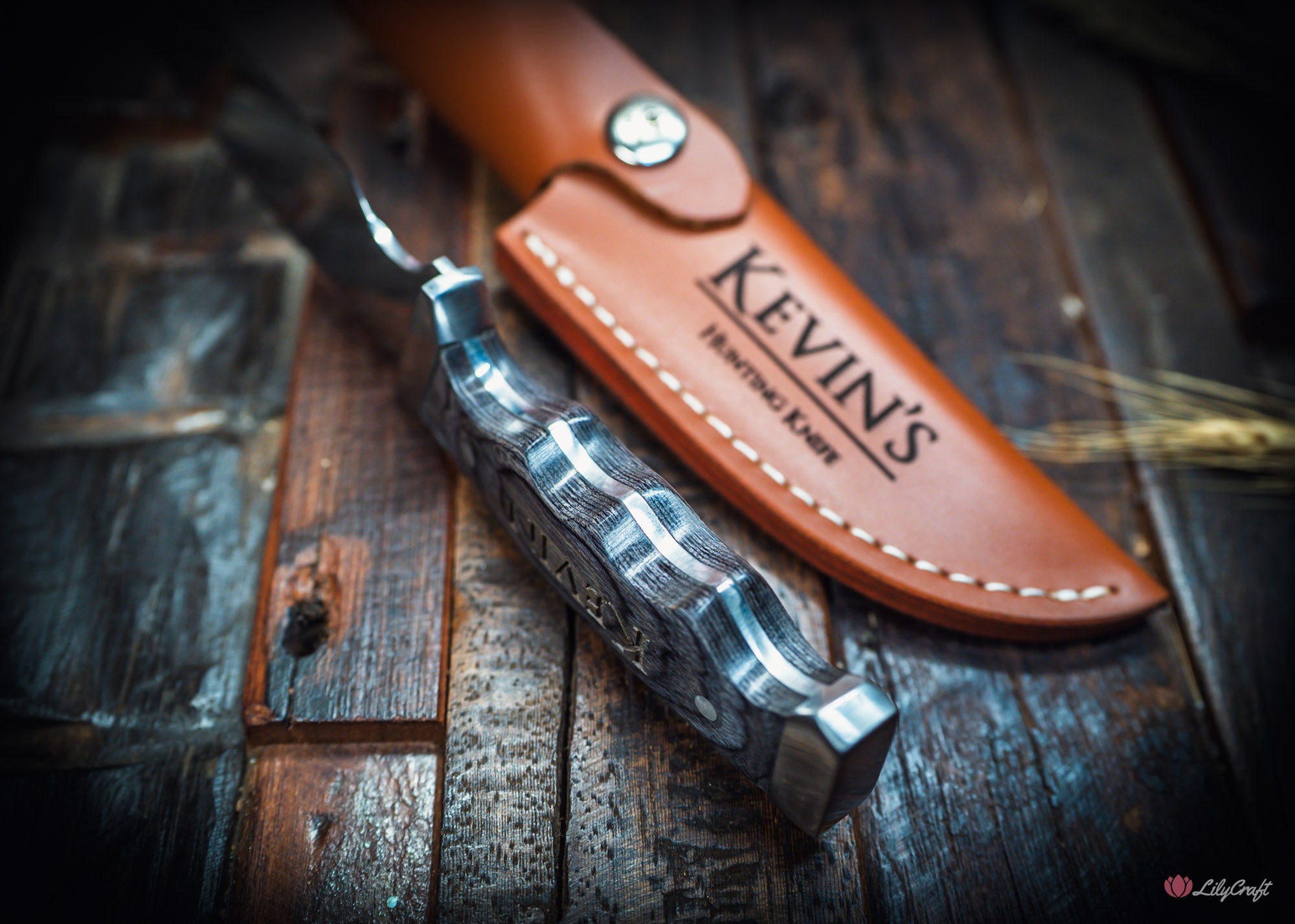 hunting knife with jimping and finger choil for control