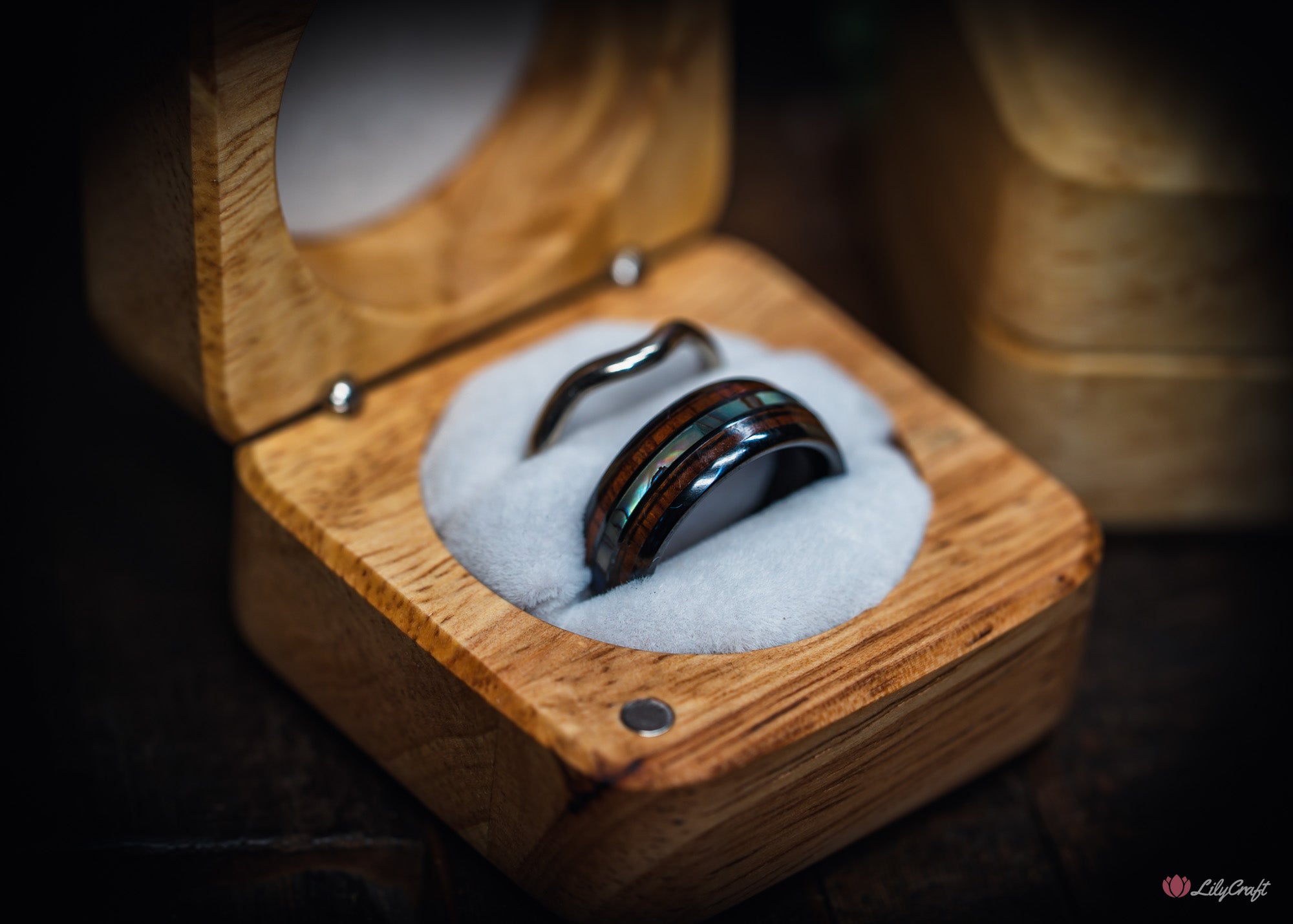 wedding ring box to fit large rings