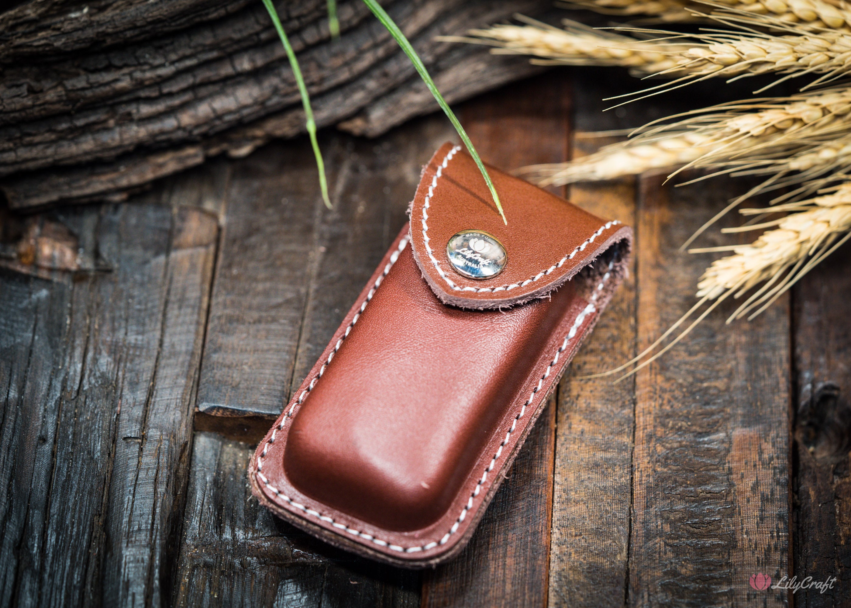Swiss knife leather case with belt loop clip