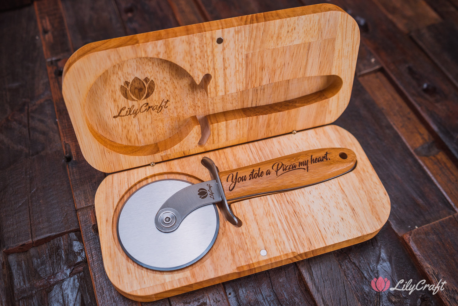 premium luxury pizza cutter with wooden gift box