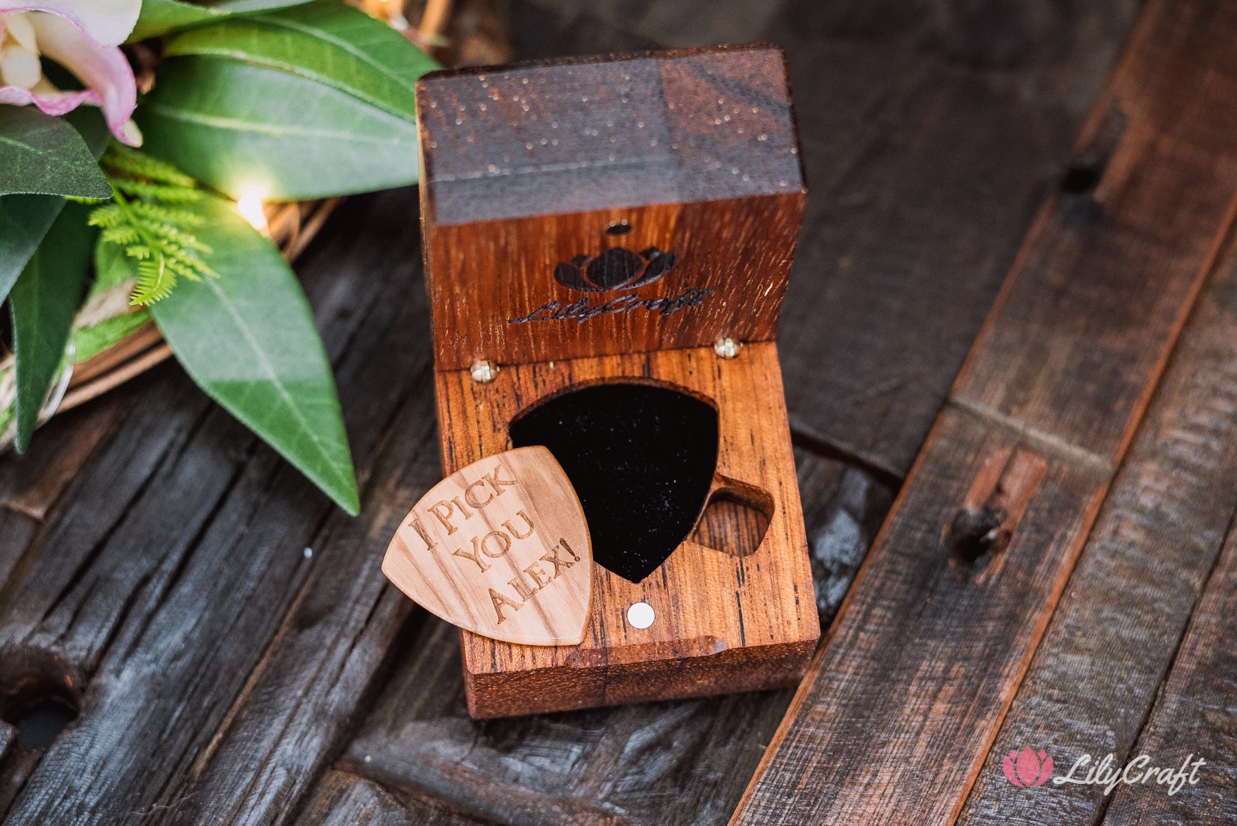 guitar pick holder box