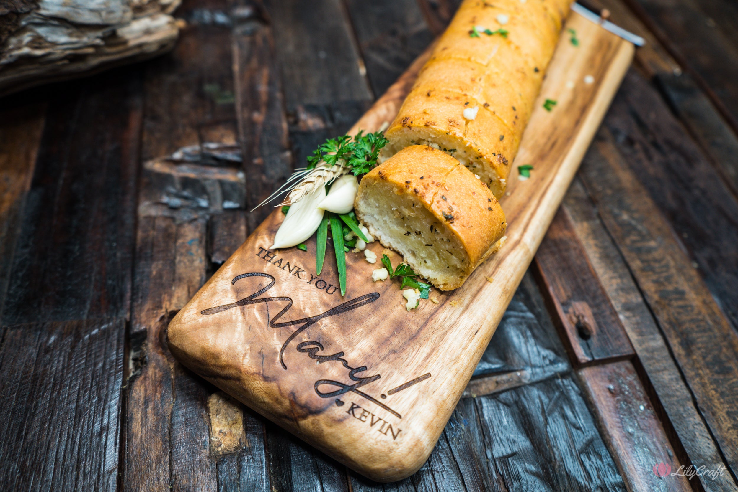 garlic bread serving board