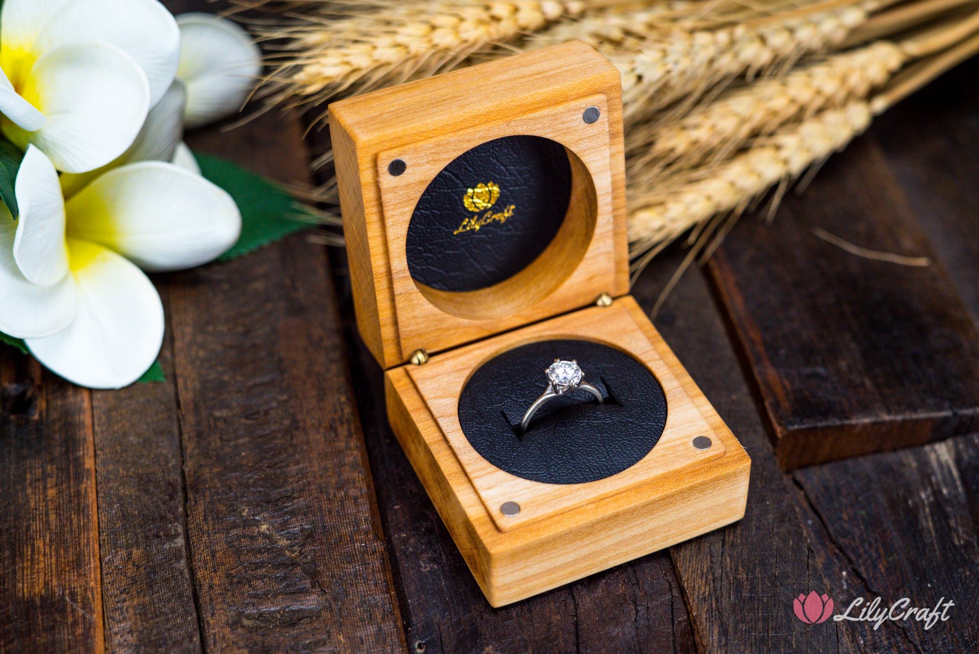 modern engagement ring box,