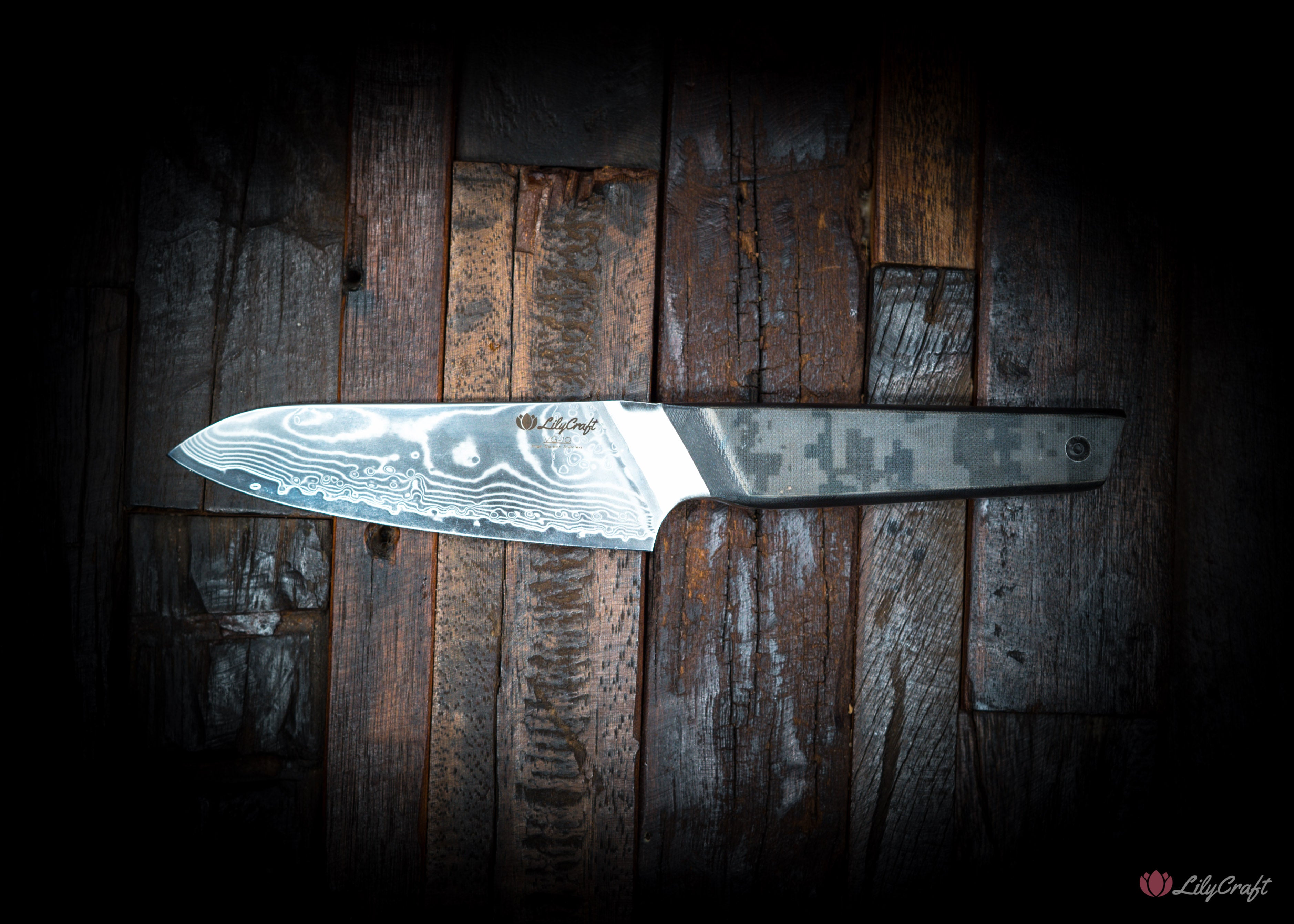 Camo handle utility knife for everyday kitchen tasks