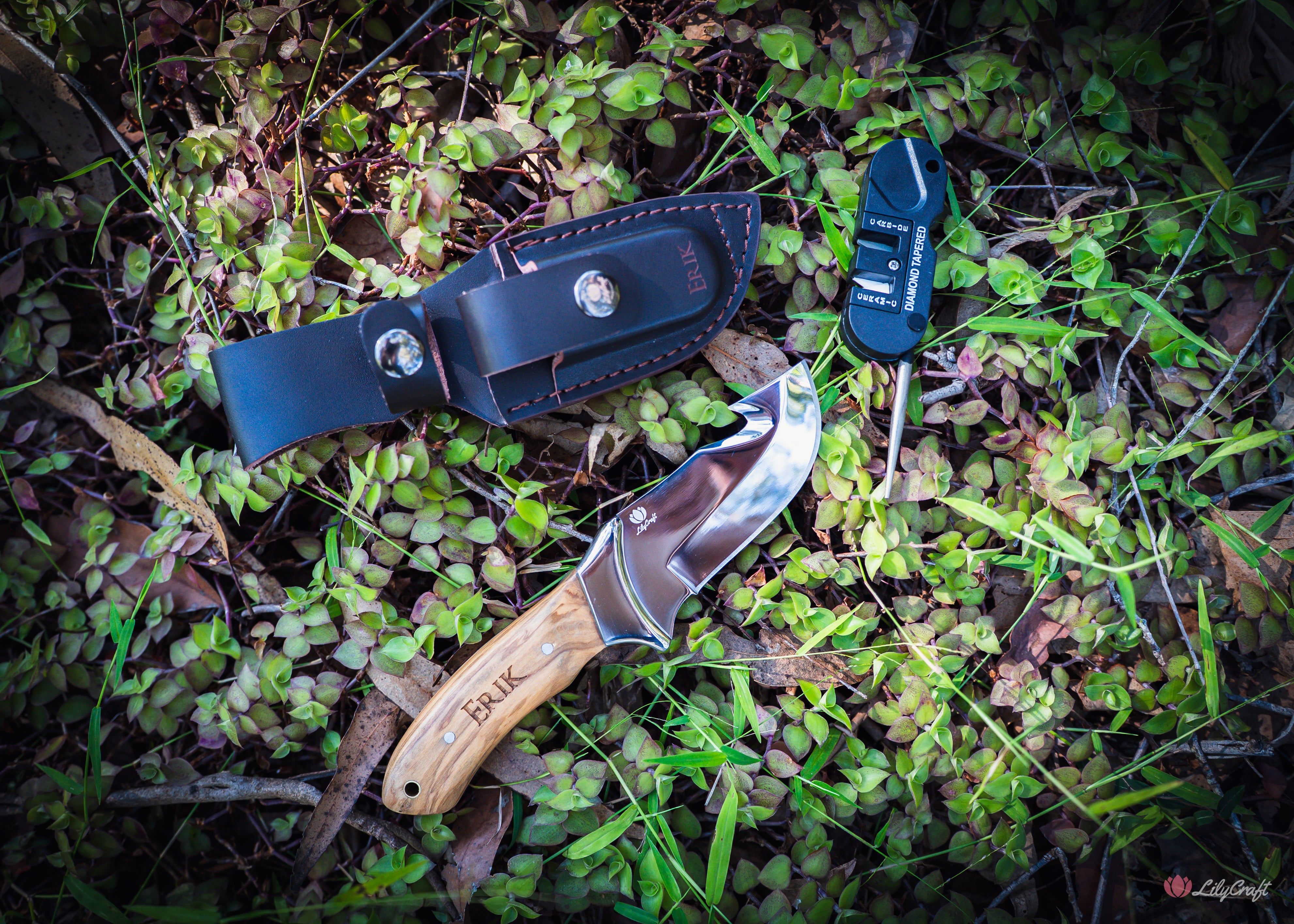 hunting knife with sharpener set
