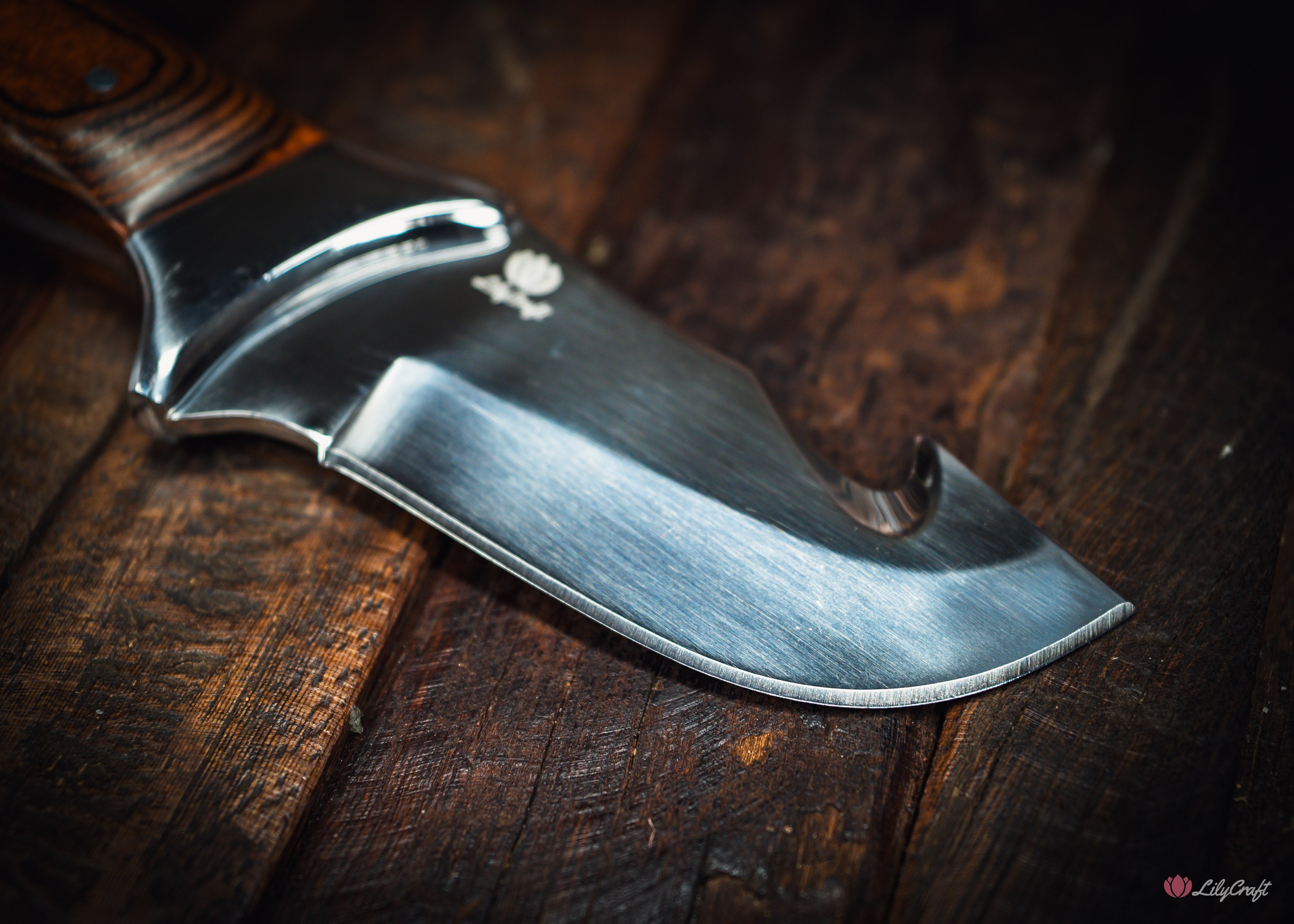 hunting knife for field dressing with gut hook