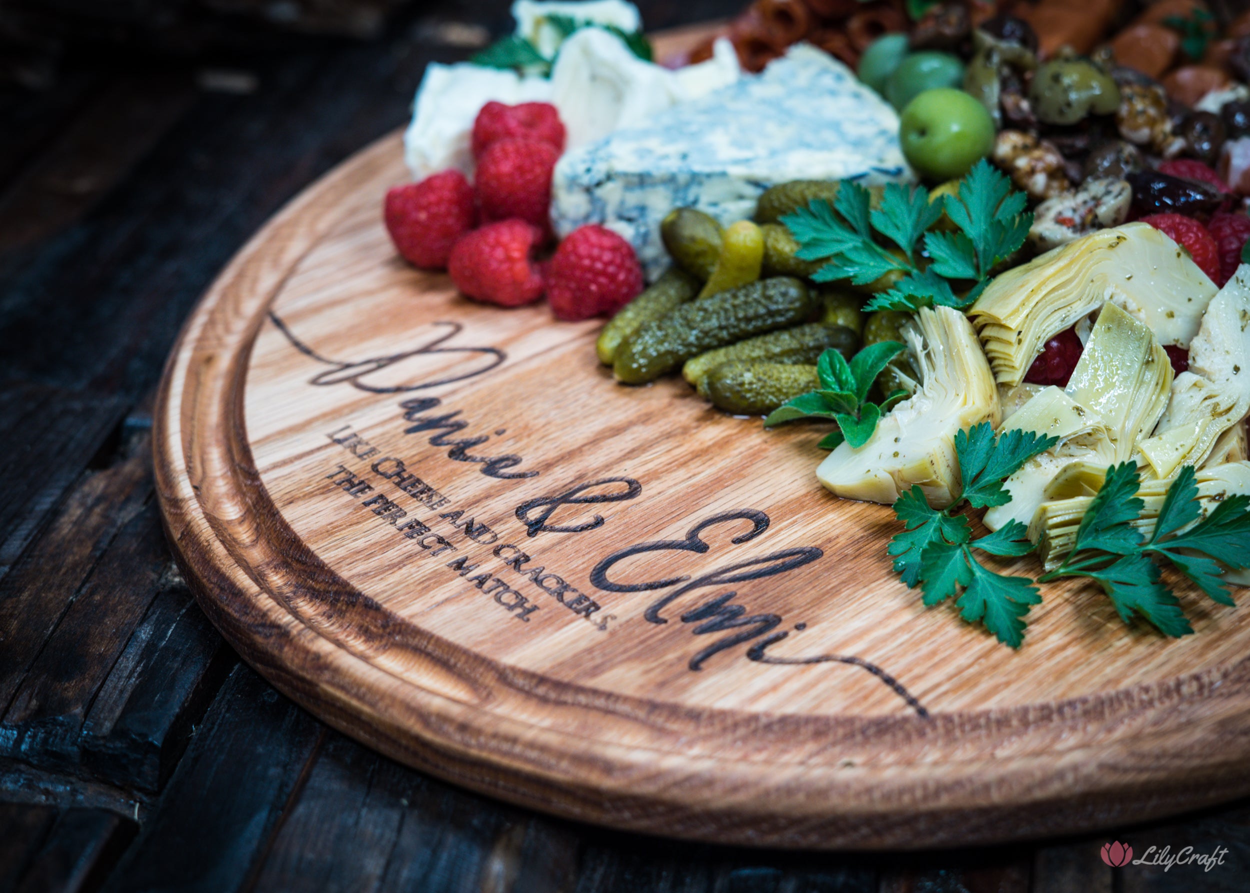 Unleash your creativity with a personalized cheese board, meticulously designed for your unique style. Add a touch of perfection to your hosting collection.