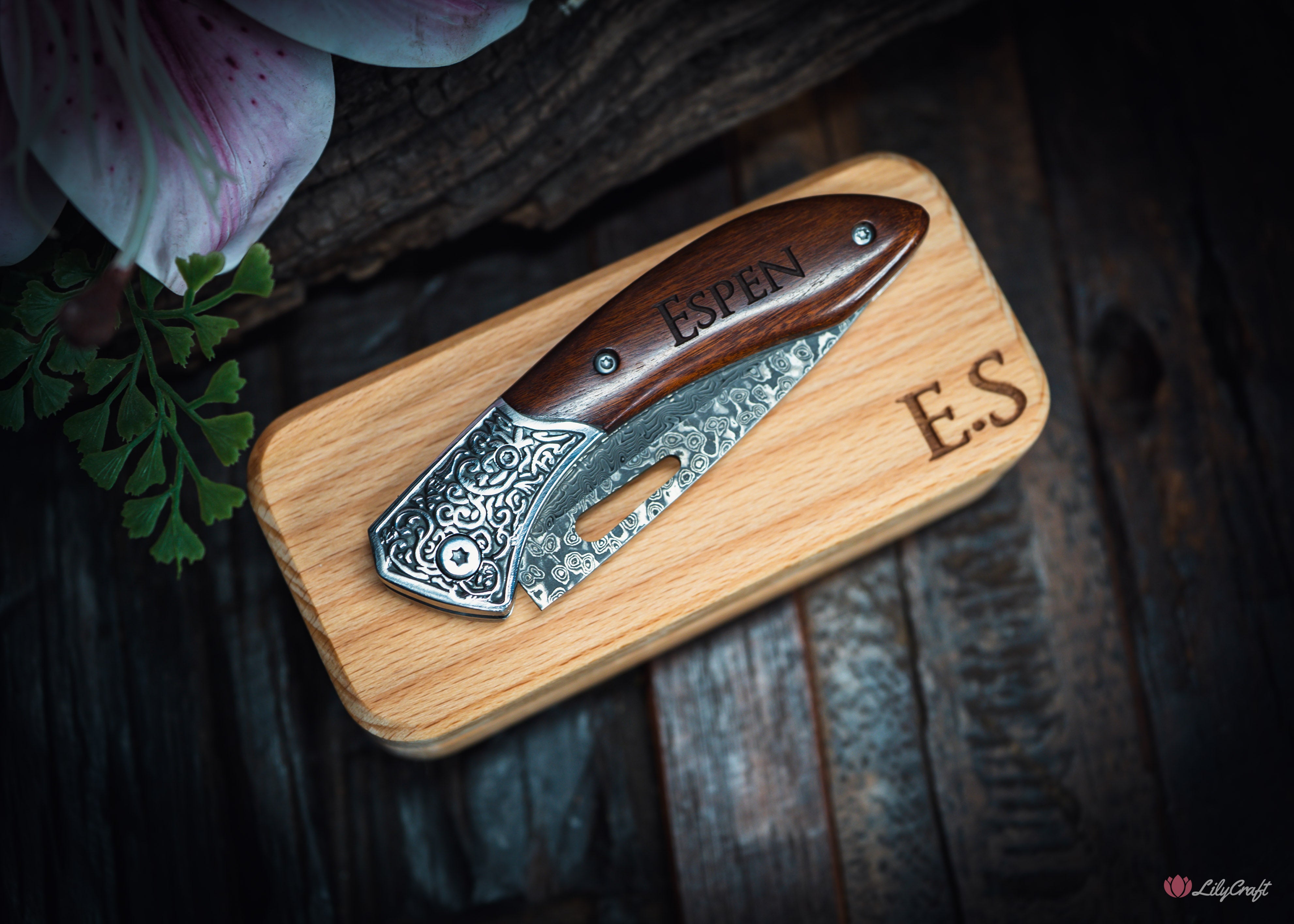 Custom pocket knife gift for anniversary