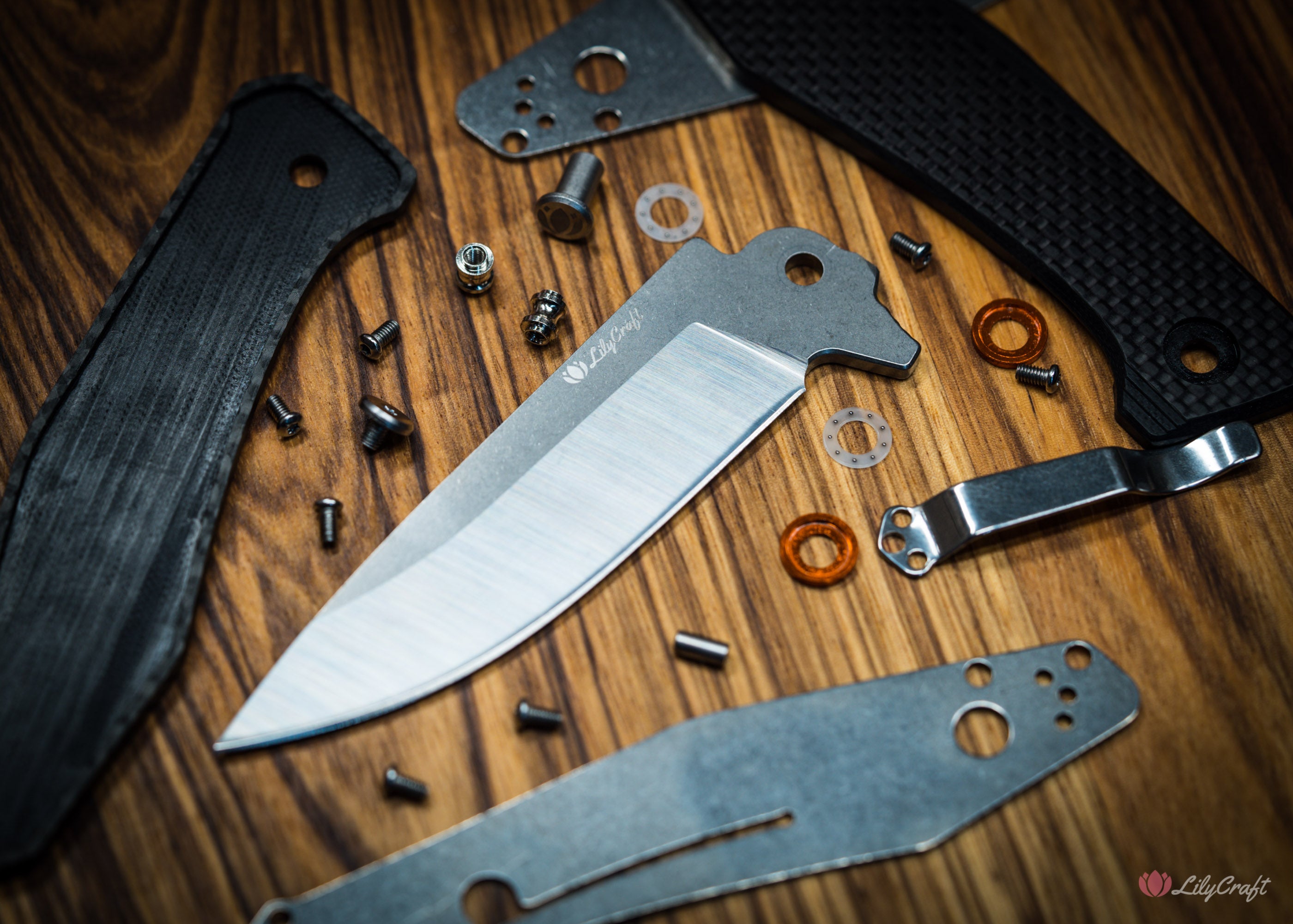 Engraved carbon fiber knife – perfect for gifting