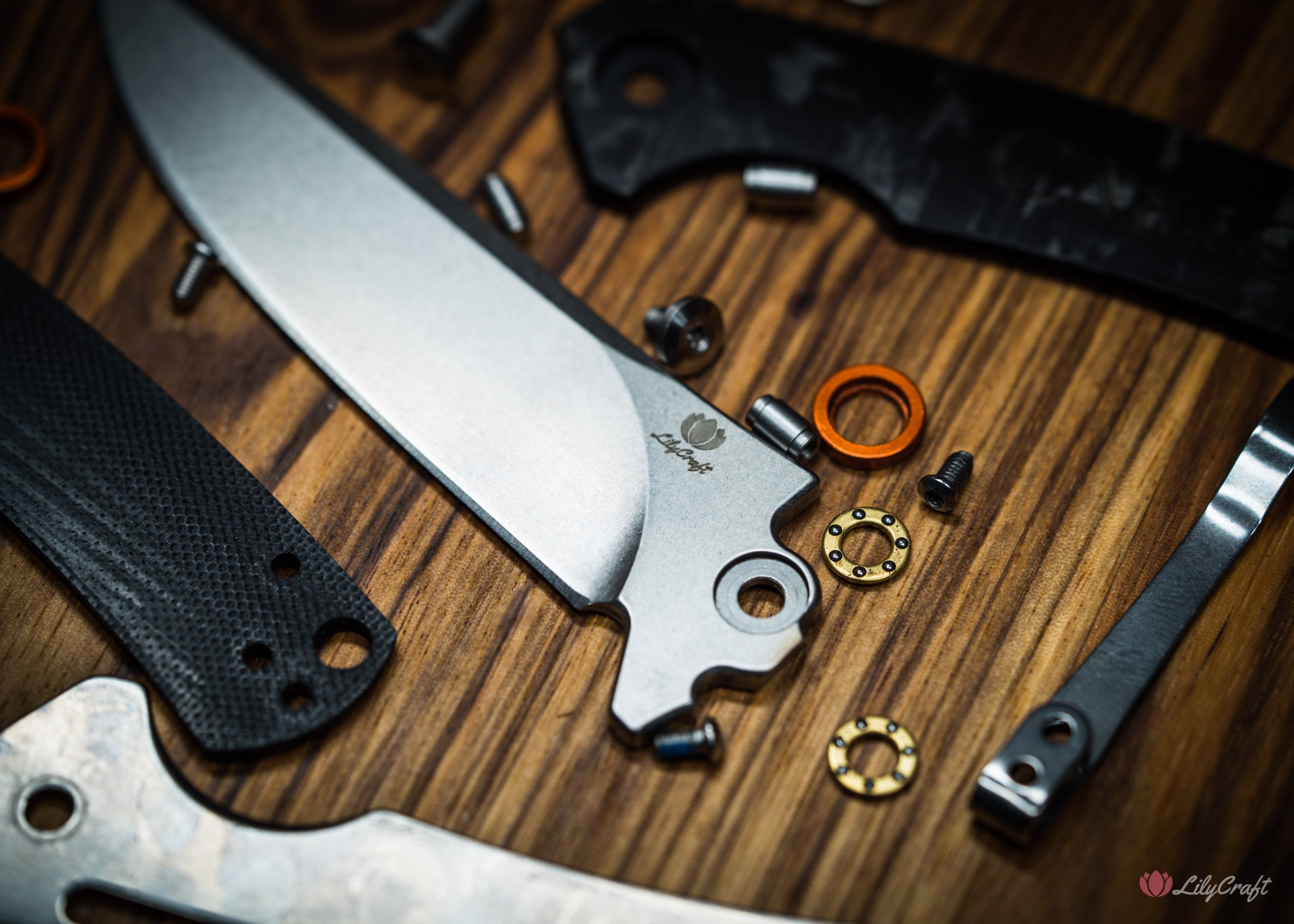 Hand-assembled carbon fiber folding knife