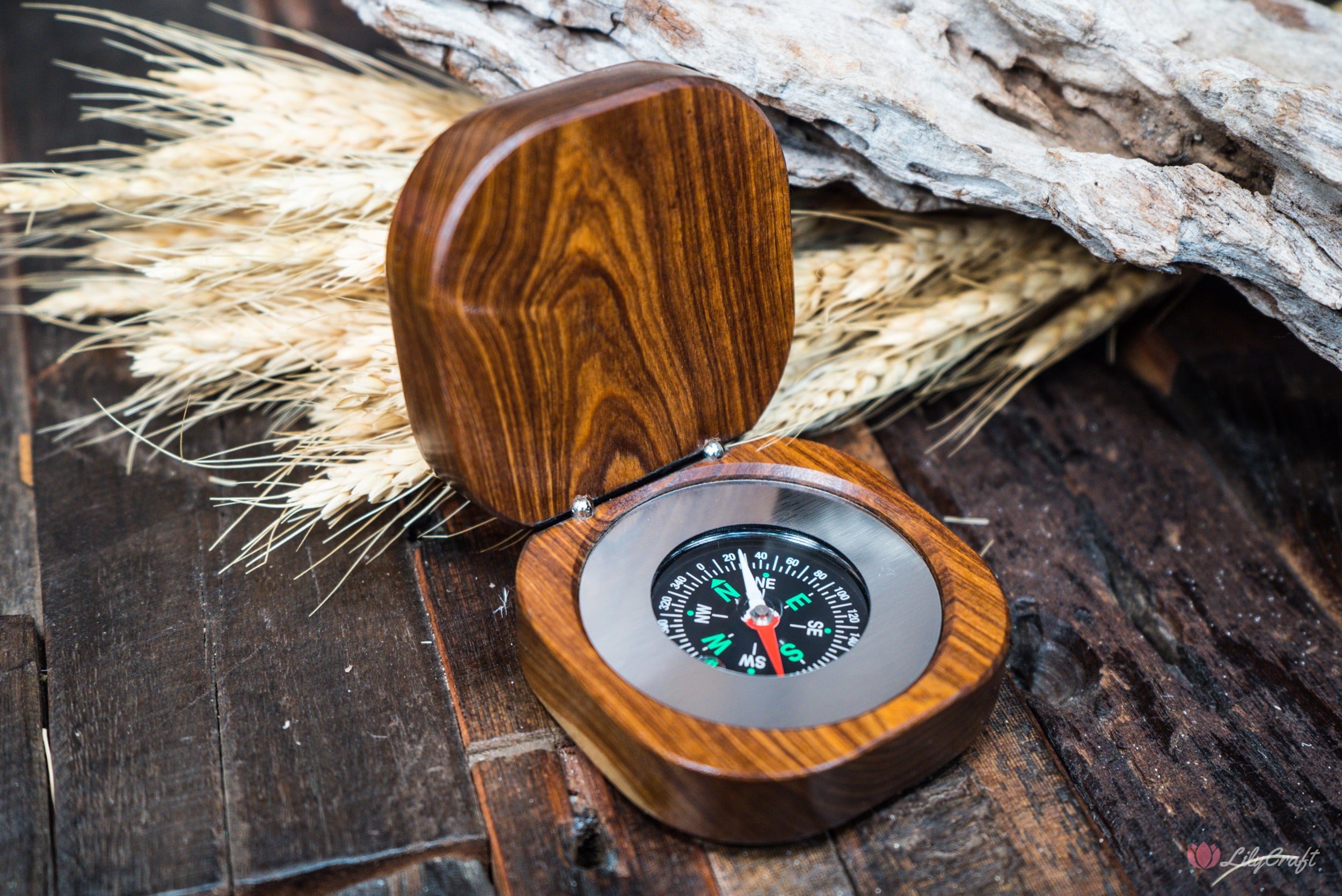 Graduation gift compass with personalised engraving from sandalwood