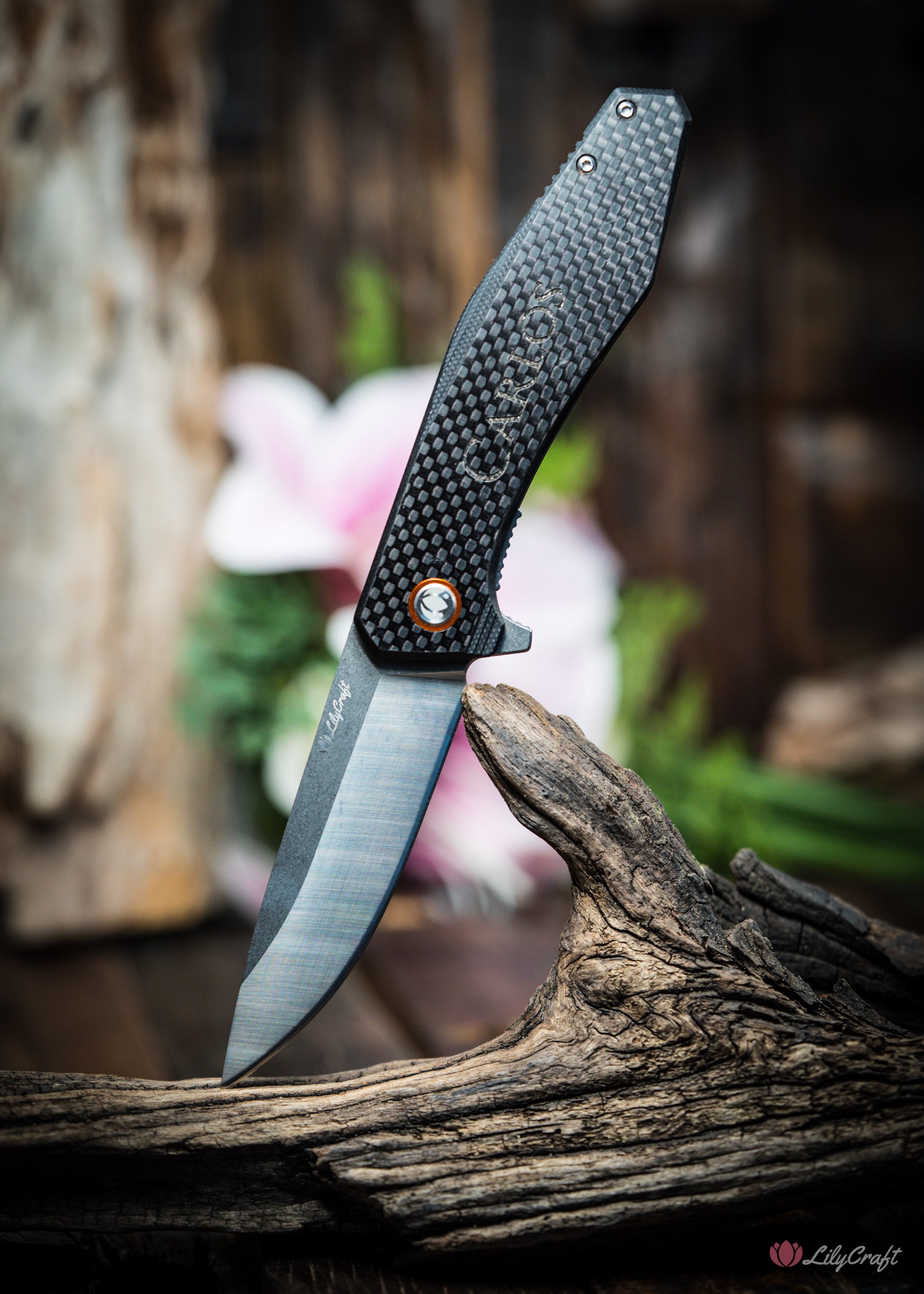 Engraved carbon fiber folding knife – perfect gift