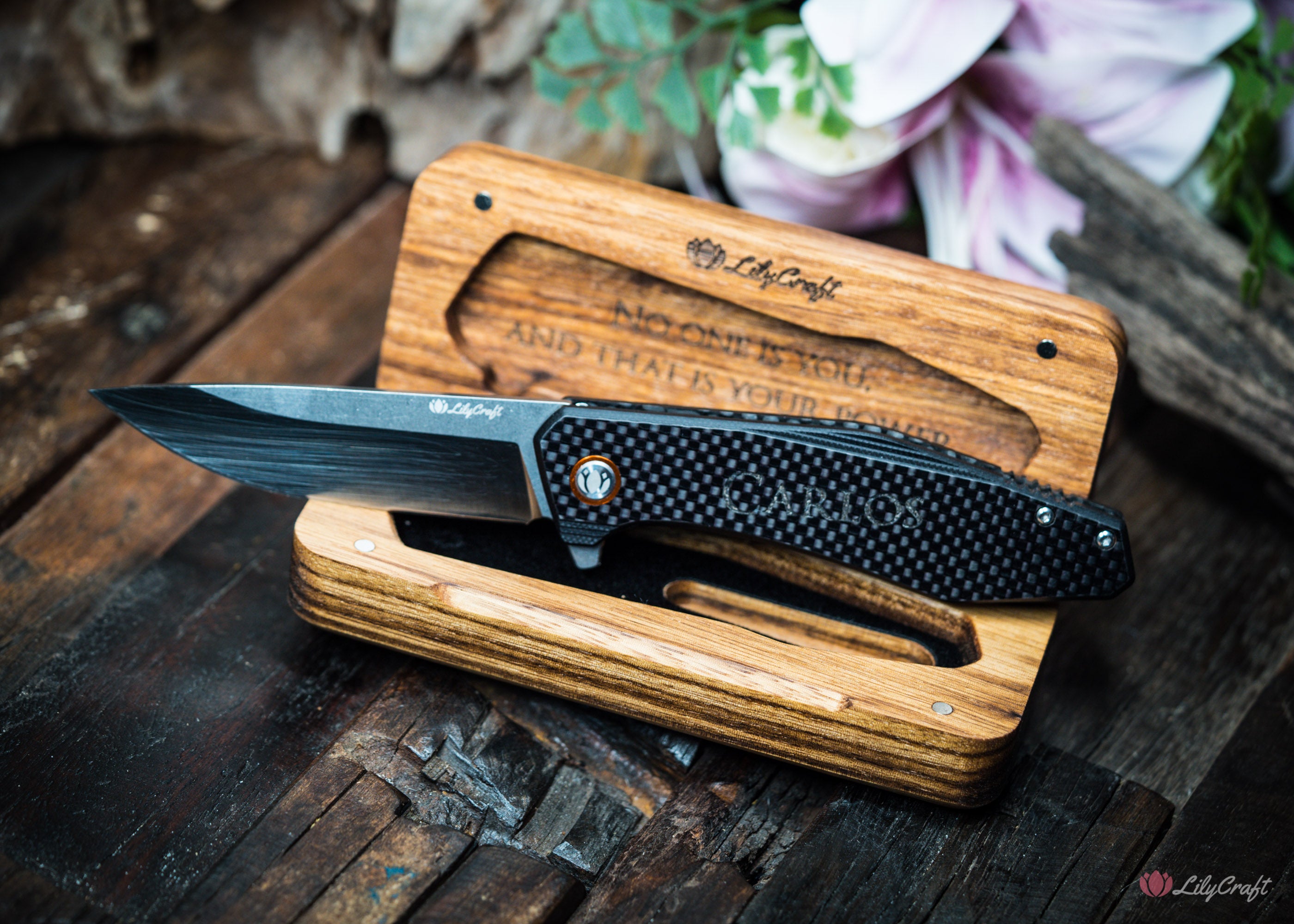 Luxury pocket knife with personalized engraving