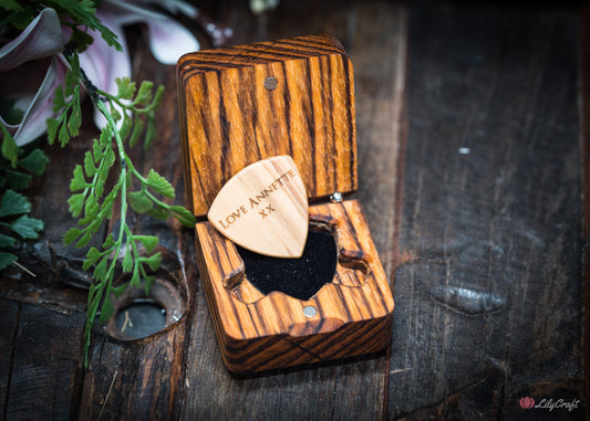 Personalised Guitar Pick with Engraved Wooden Gift Box – Gift for Guitar Players