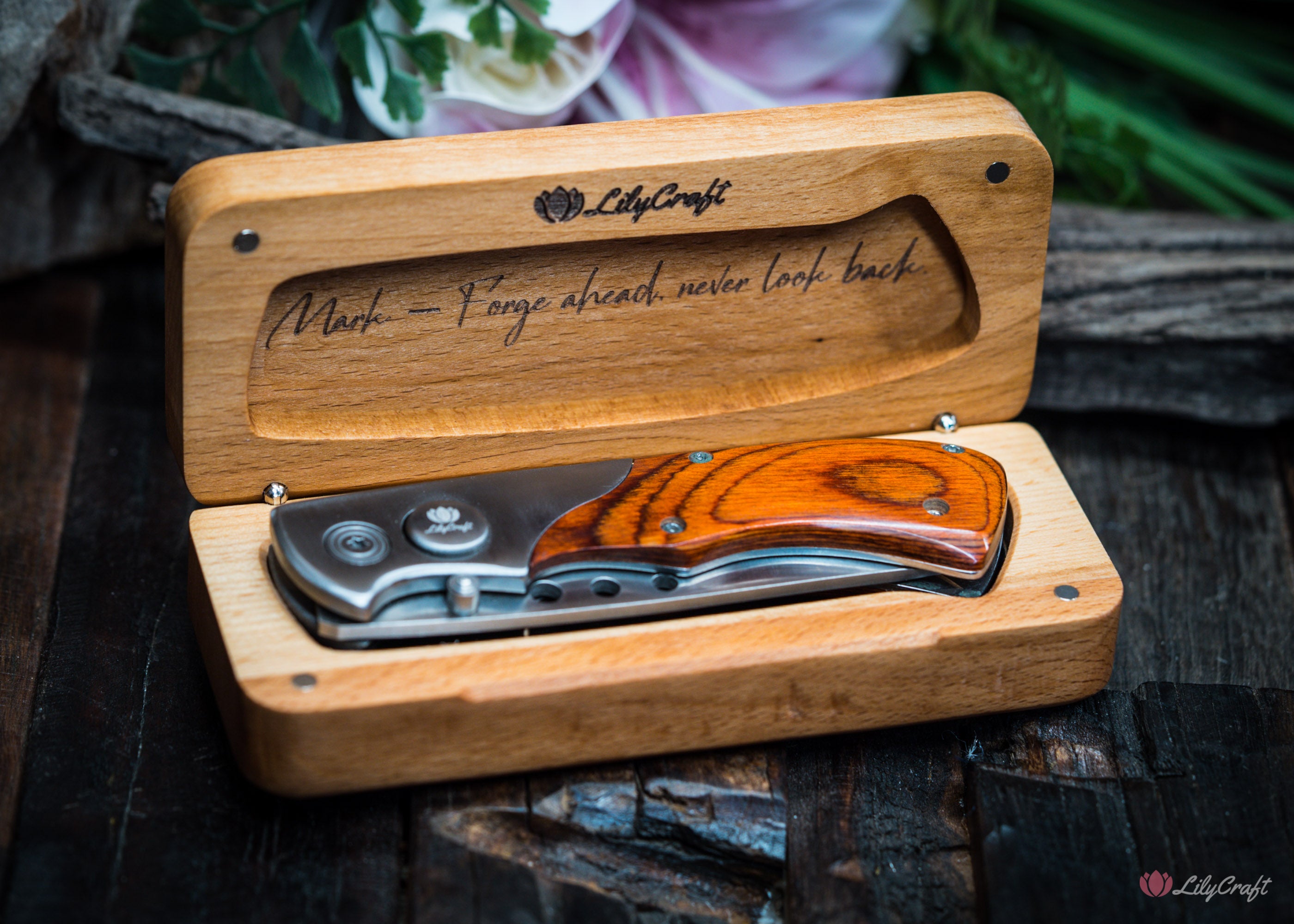 Personalized folding knife—ideal for birthdays, Father’s Day, and Christmas.