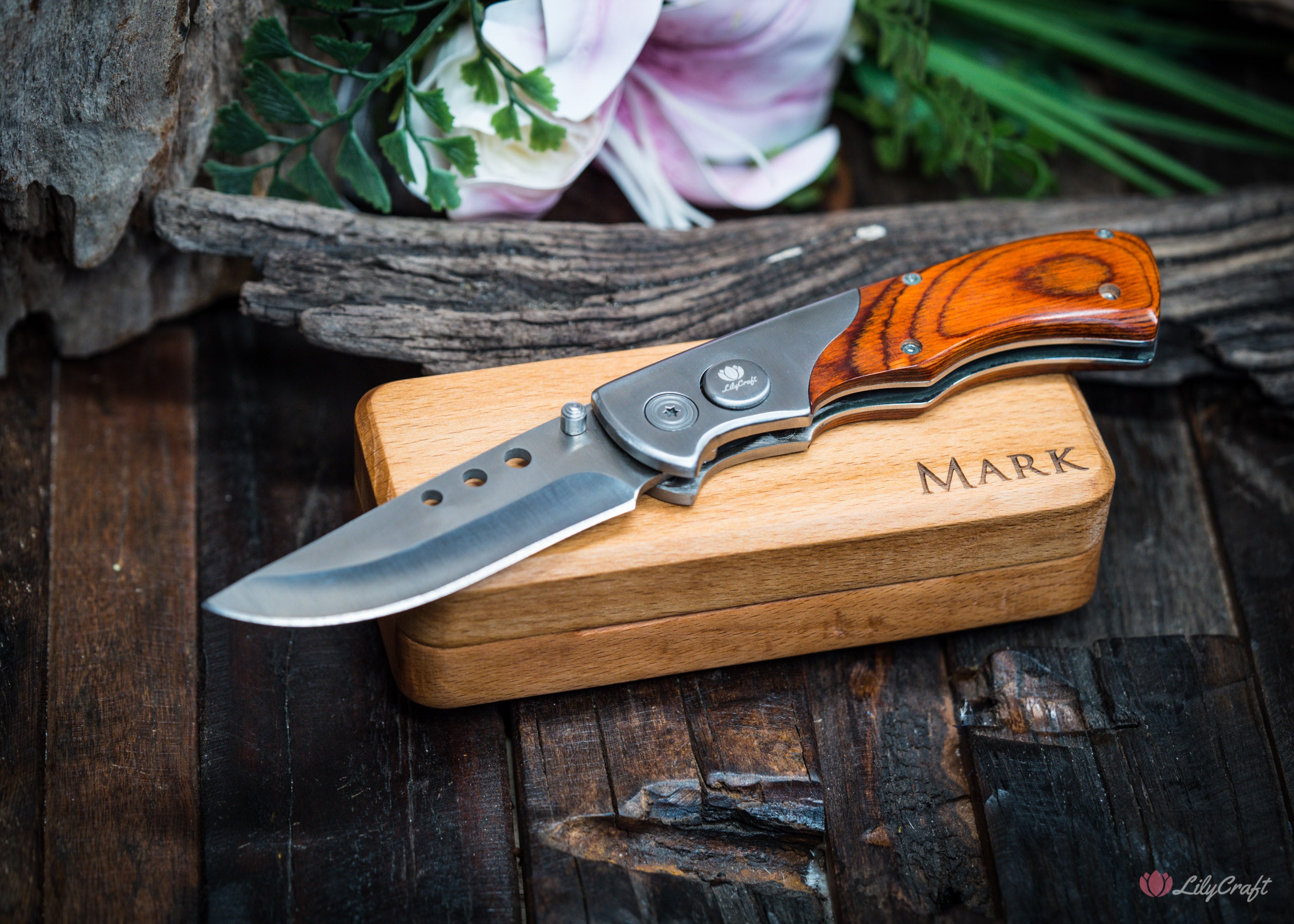 Best-selling folding knife for men who appreciate quality gear.