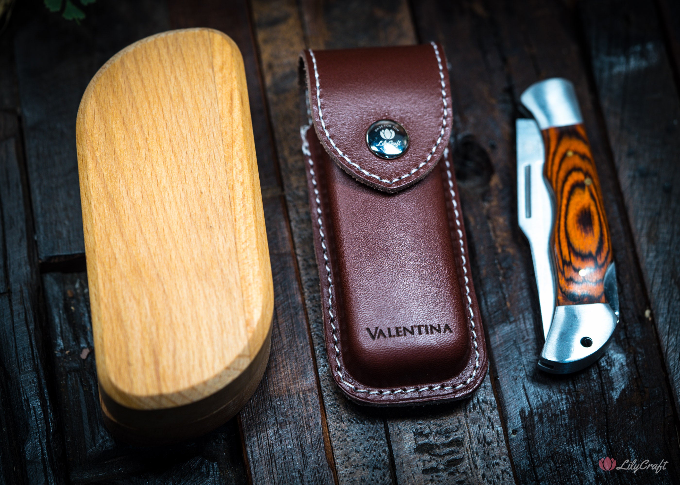 pocket knife with leather pouch and gift box