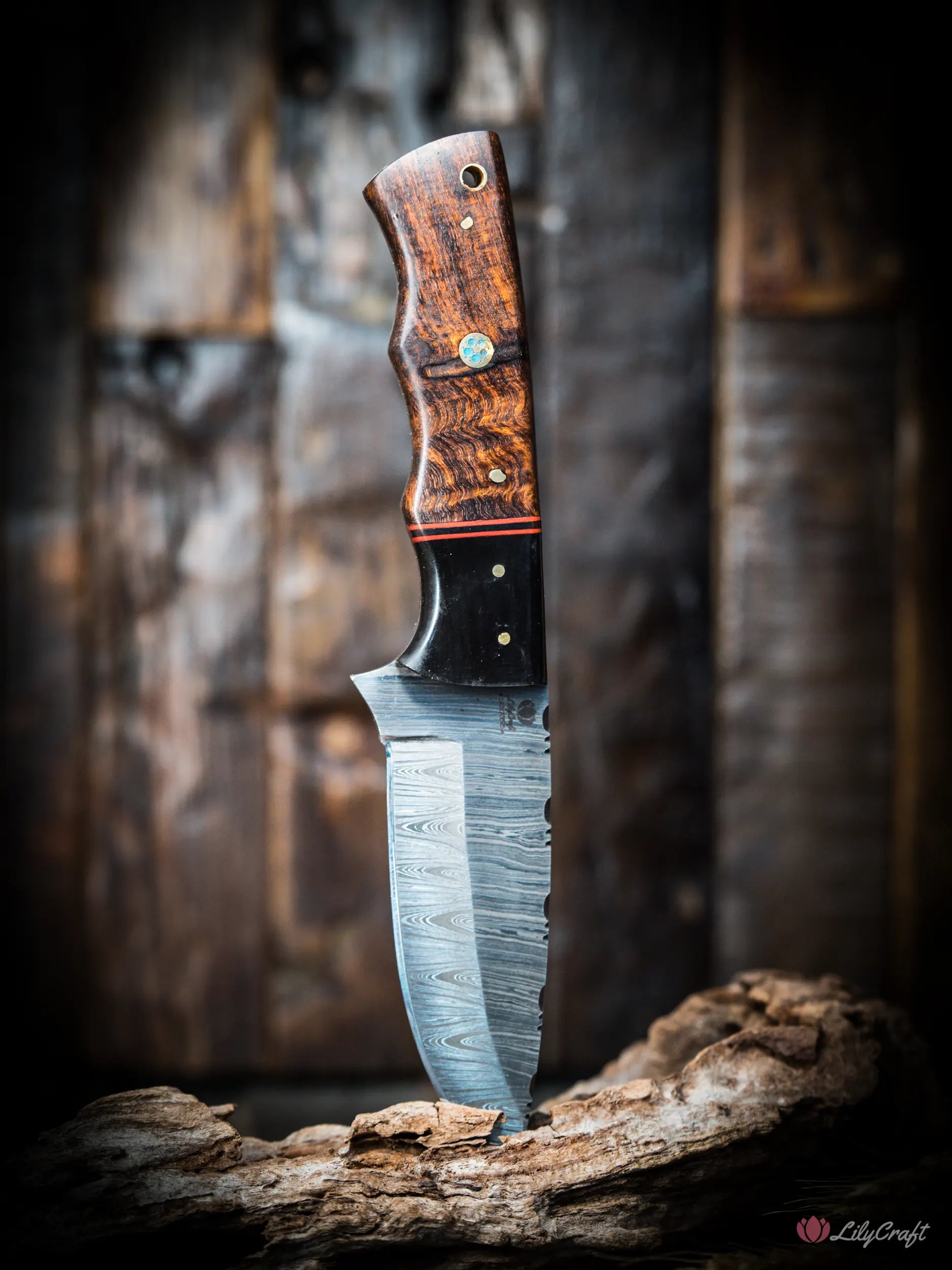 hunting knife with leather sheath