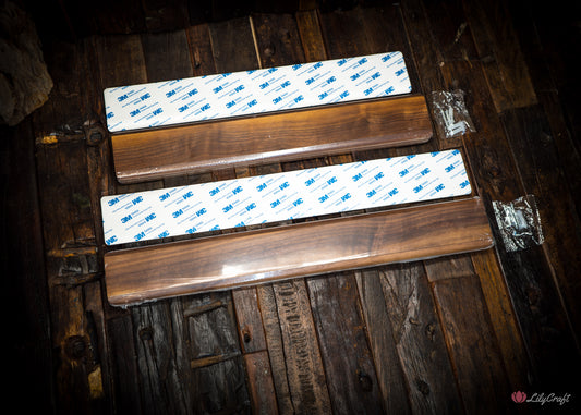 Wall-mounted wooden knife strip in walnut