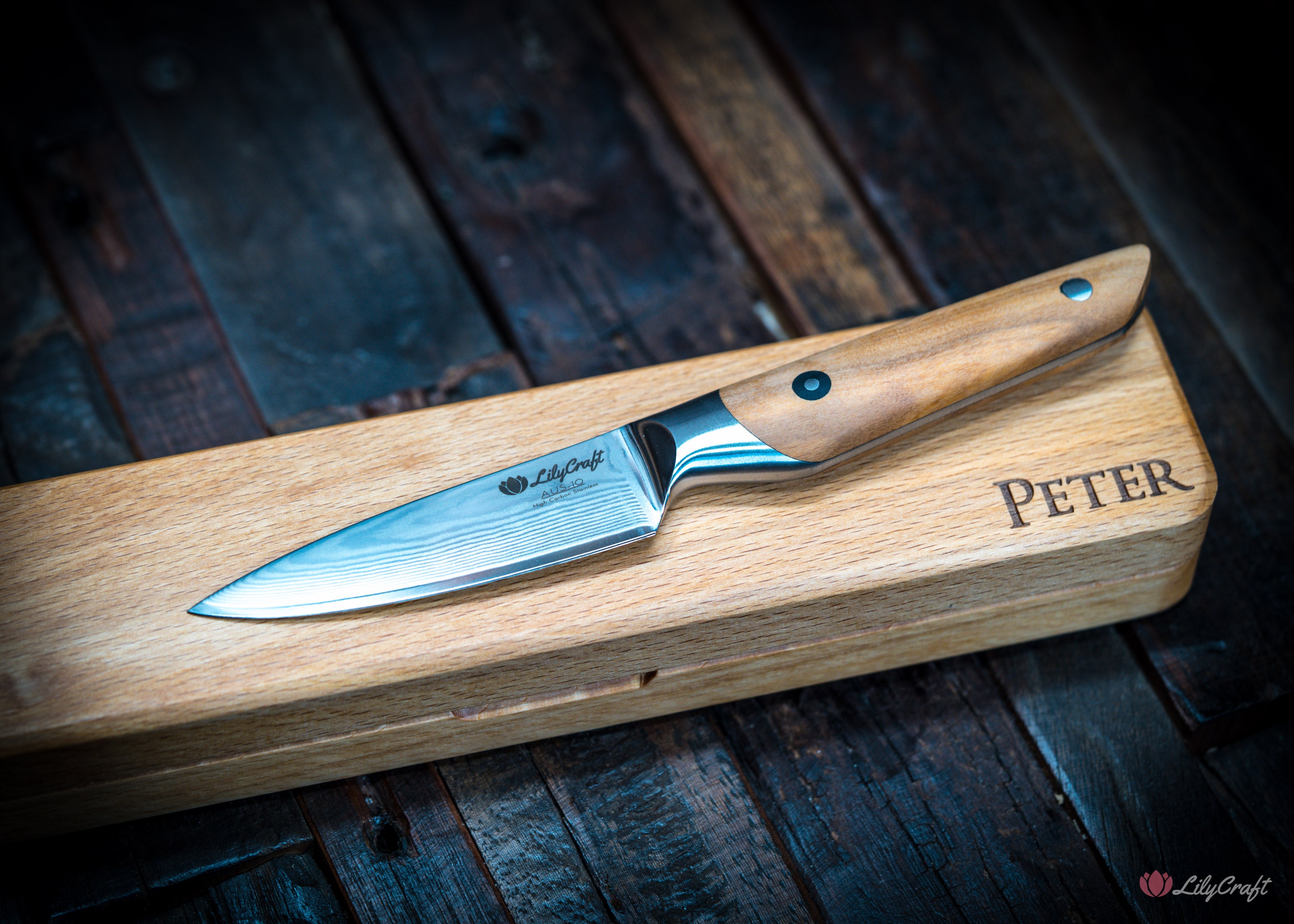 Compact chef knife in wooden presentation box