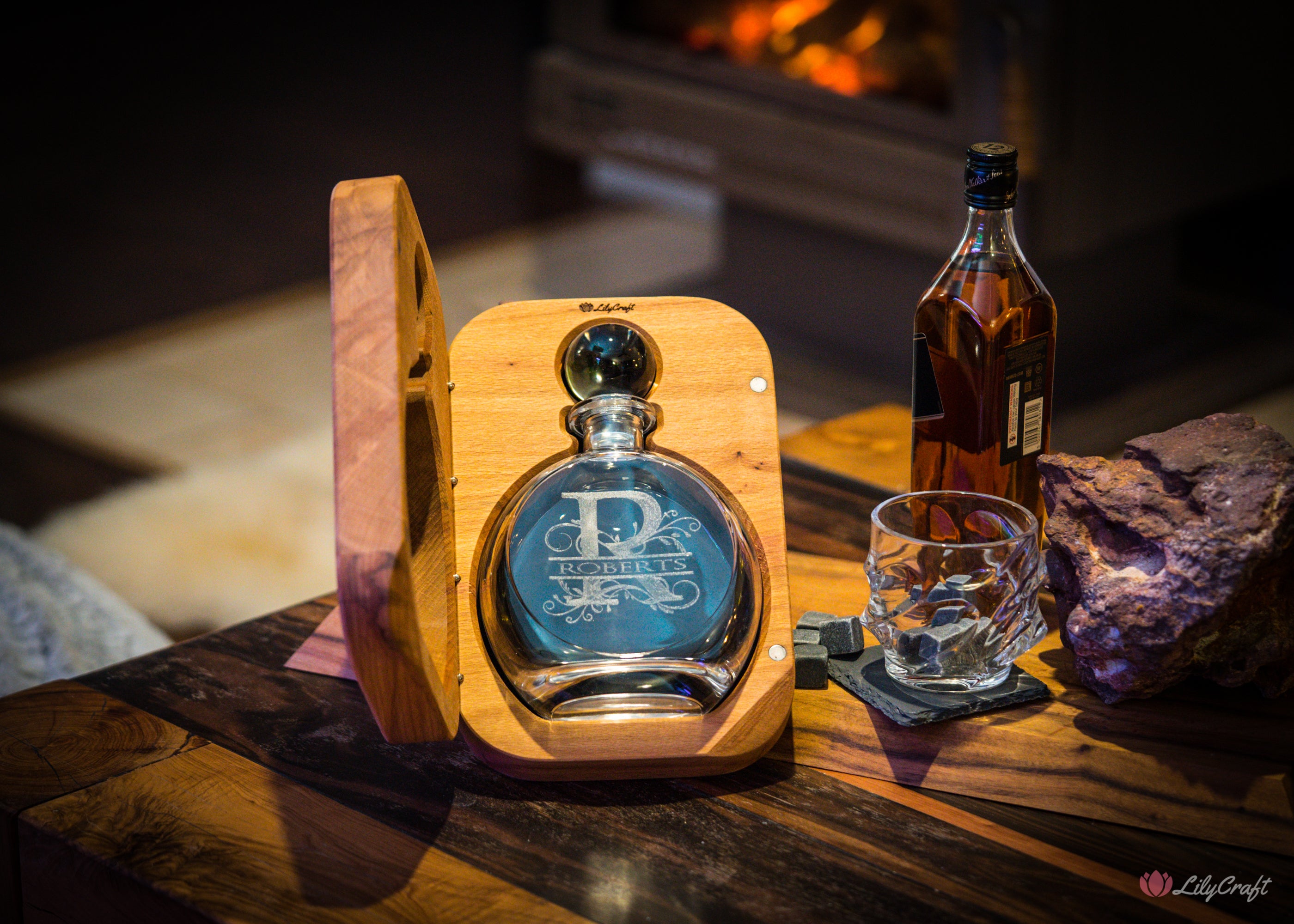 Personalized whiskey decanter with custom luxury wooden gift box.