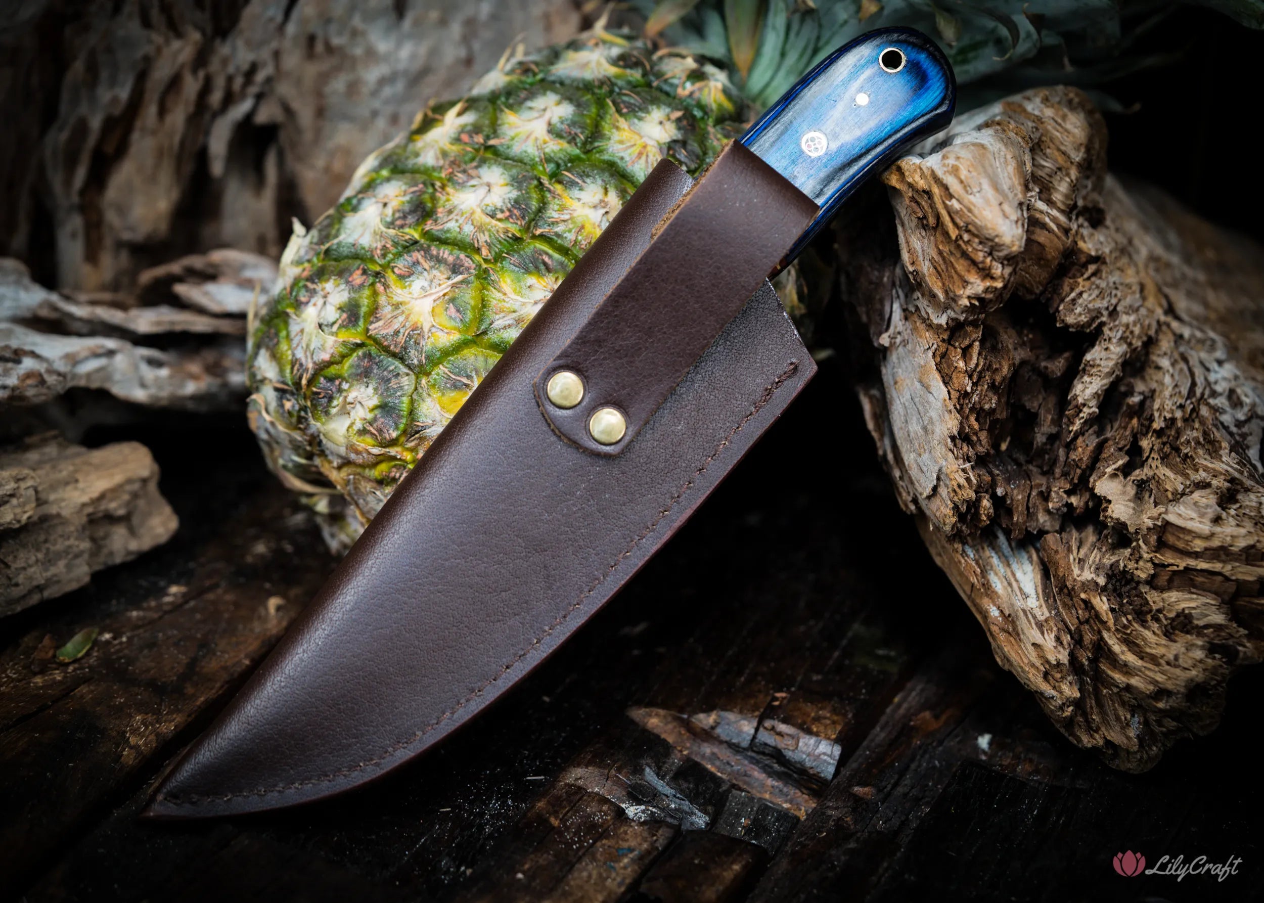 best personalised hunting knives with leather belt sheath