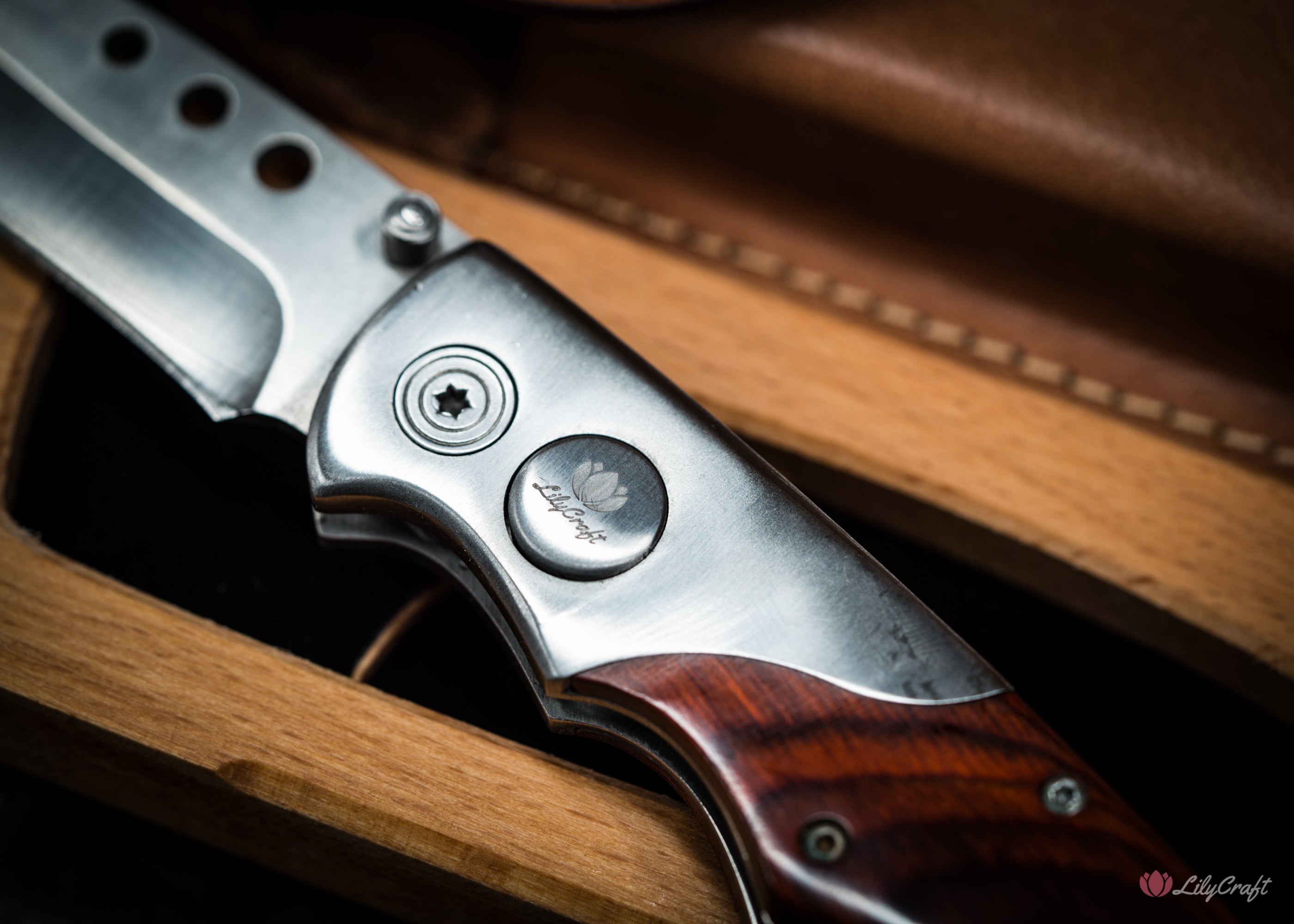 button lock pocket knife with wooden handle