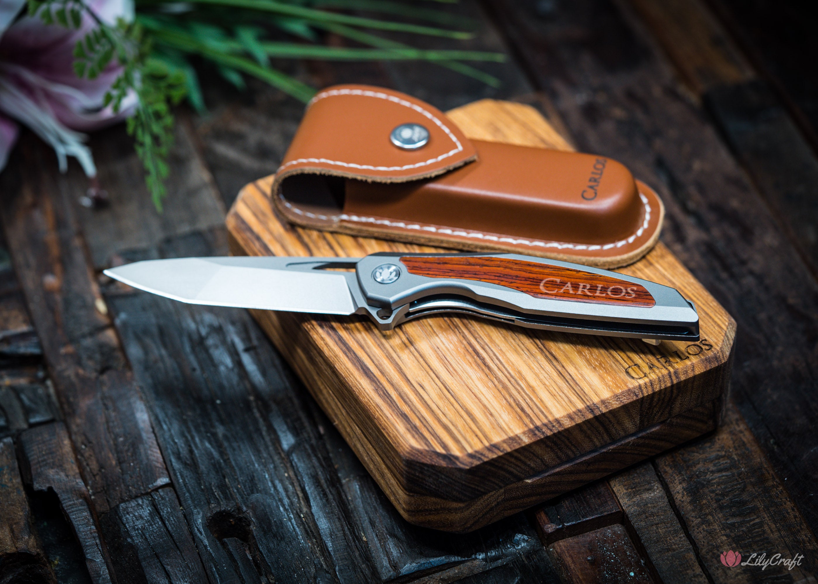 flip knife with personalised wood handle