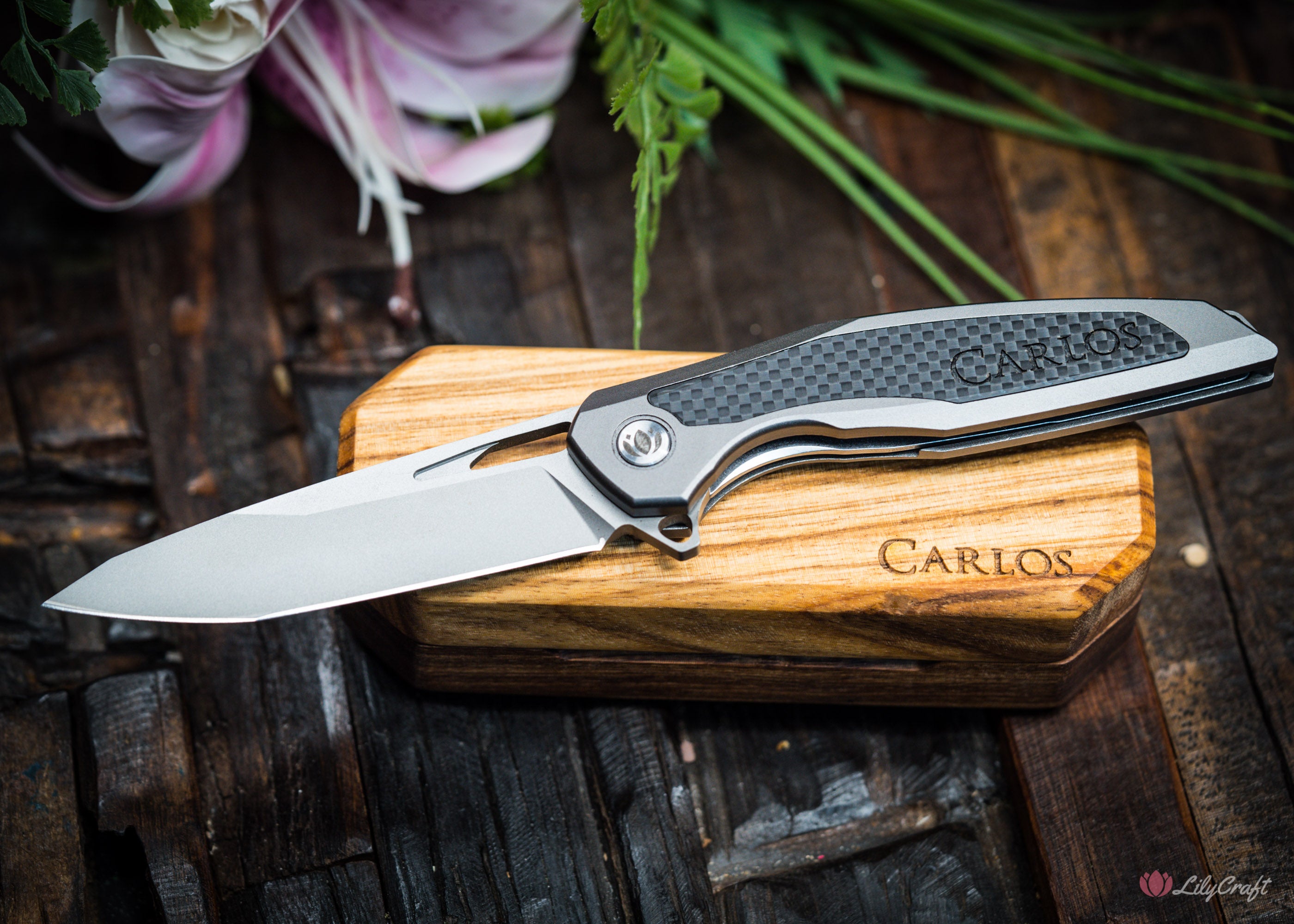 personalised flip pocket knife carbon fiber