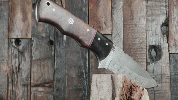 Damascus Hunting Knife with Leather Sheath - The Cazador